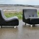 Paire de chauffeuses "space age". Simili-cuir noir. Circa 1970