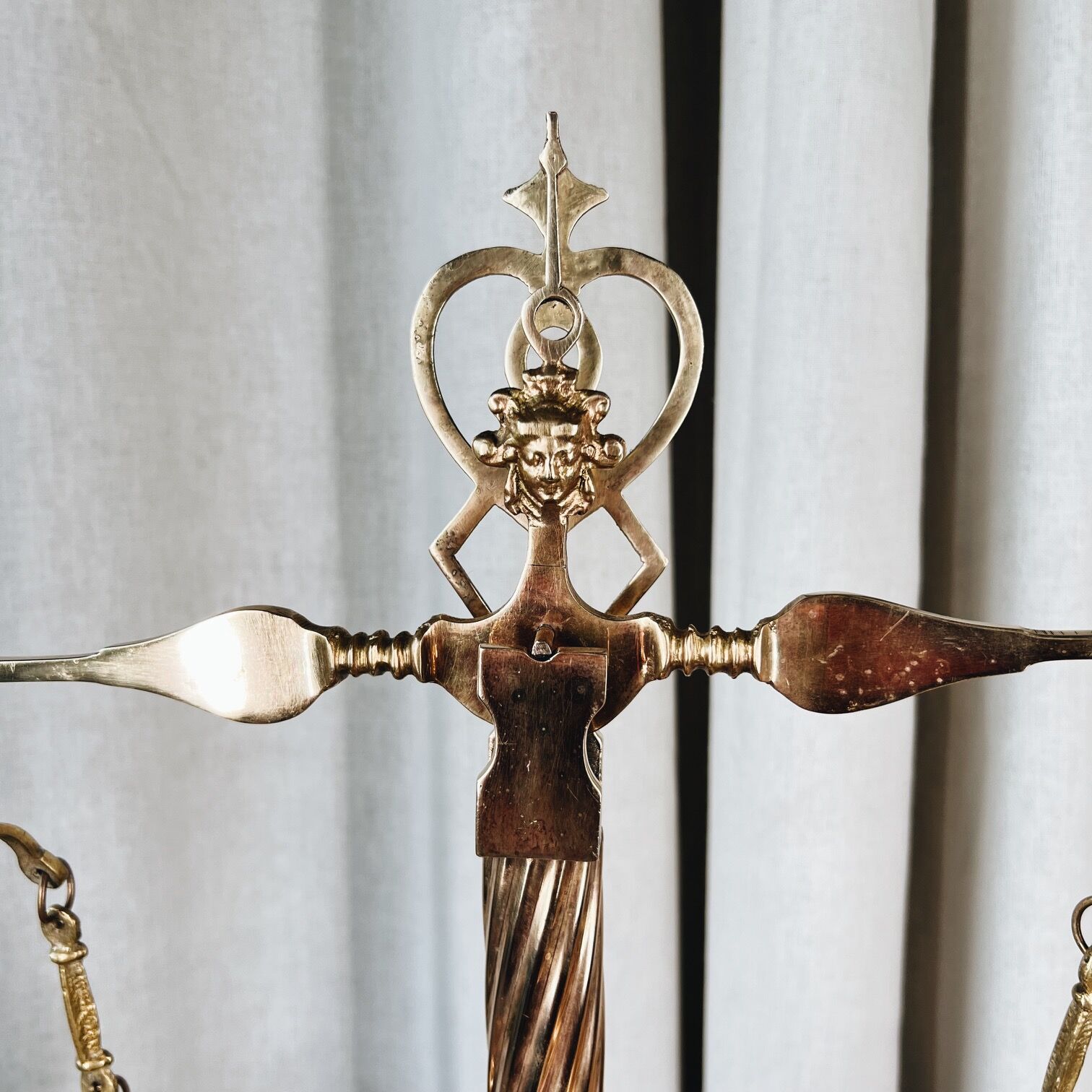 Empire style apothecary scale