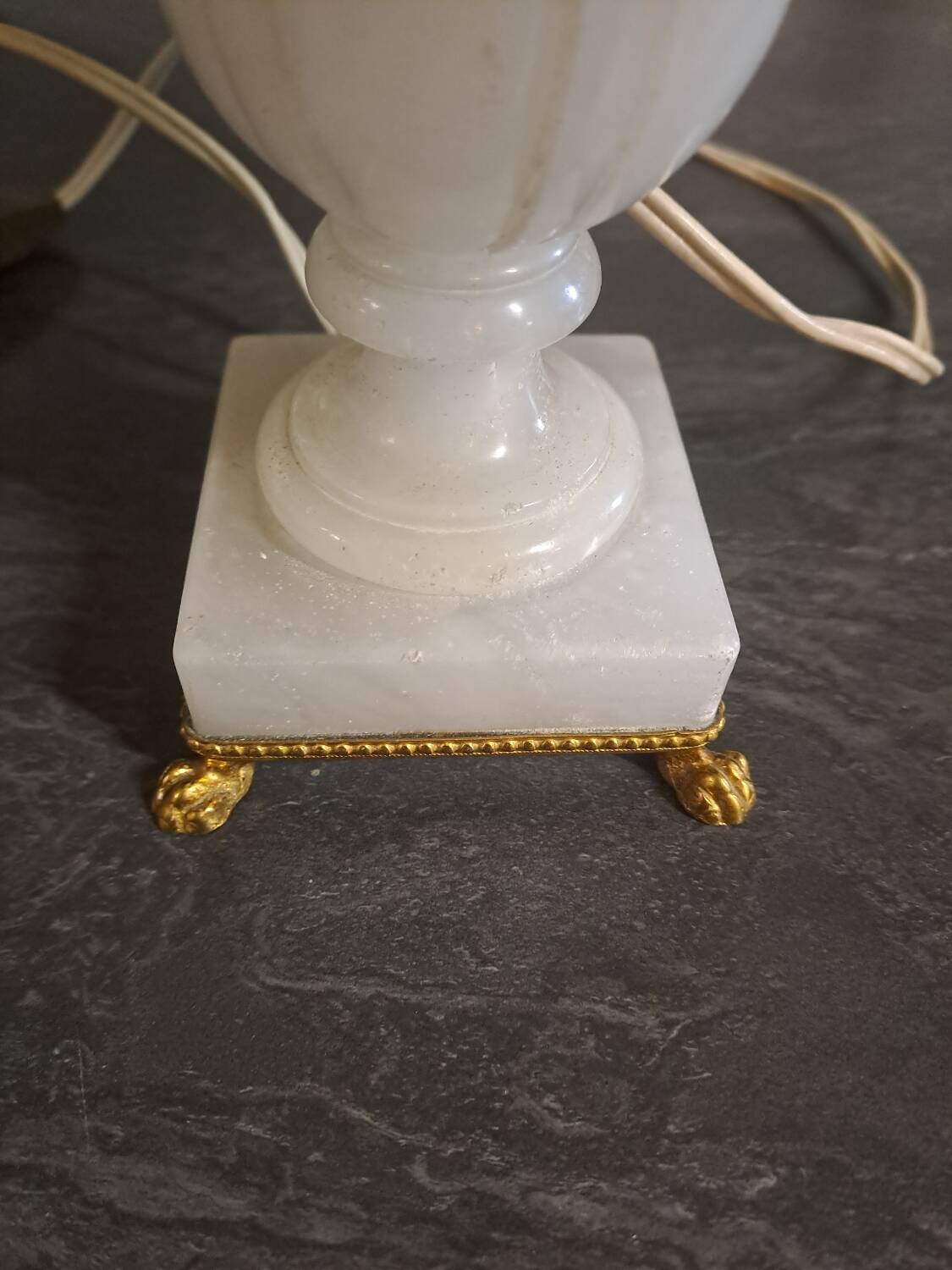 2 bedside lamps in white alabaster with lampshades.