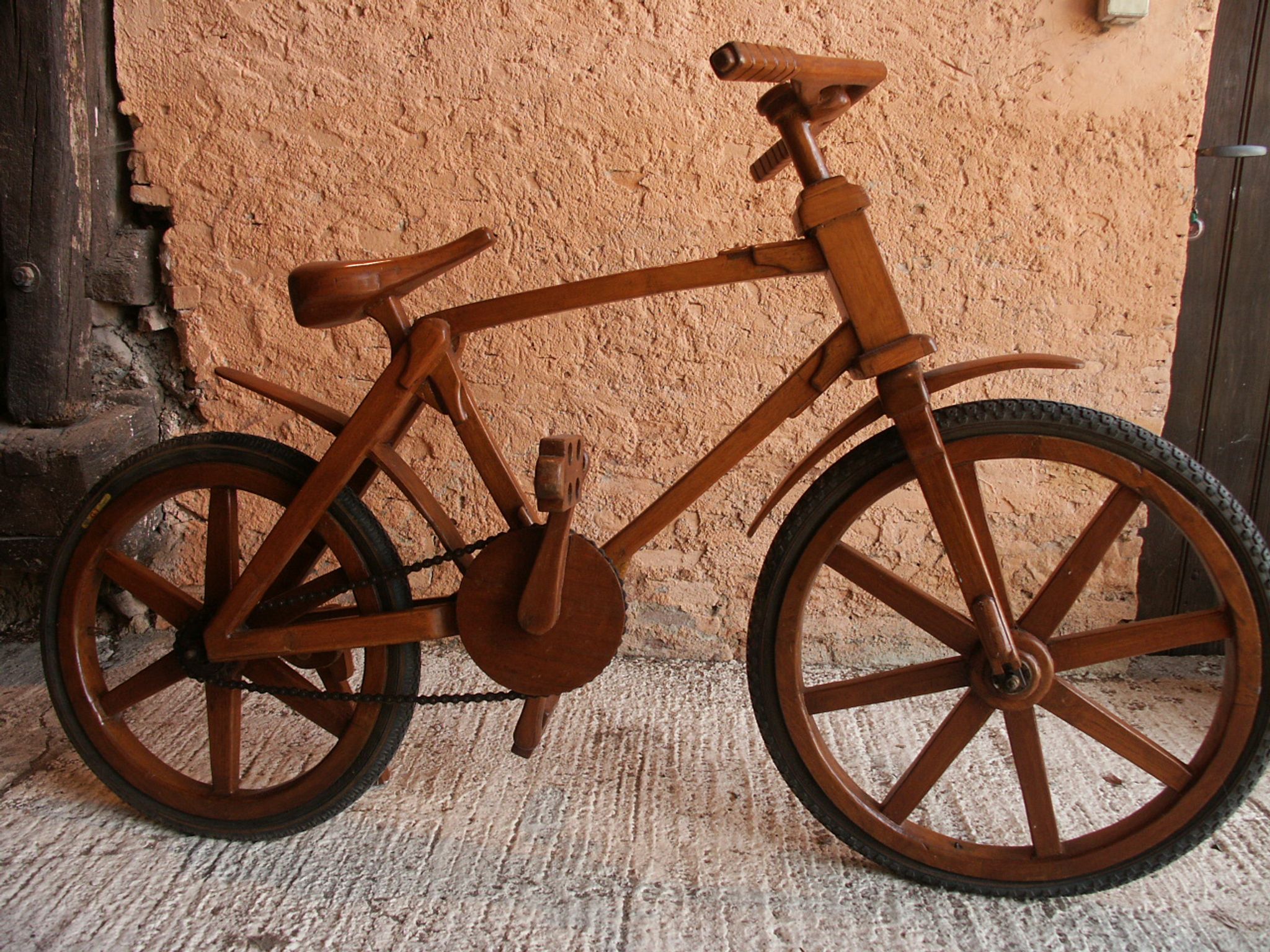 Vélo en bois de teck