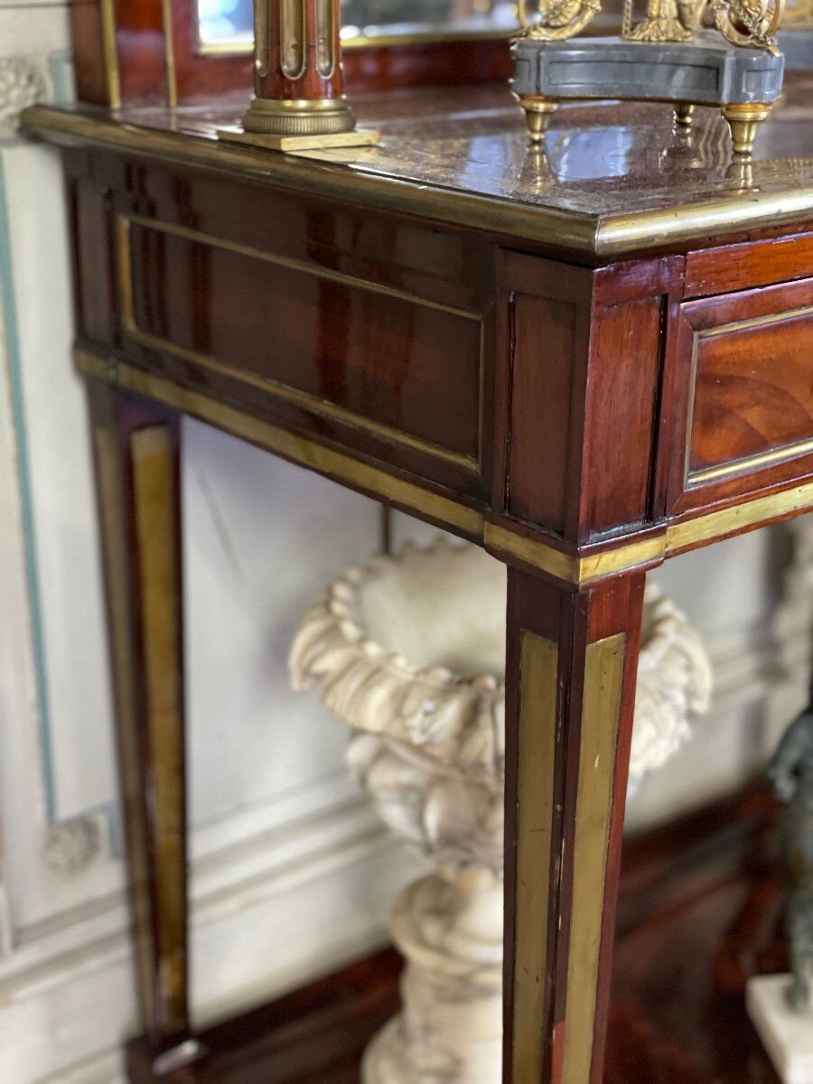 Bonheur du jour in mahogany and brass inlay, late 18th century