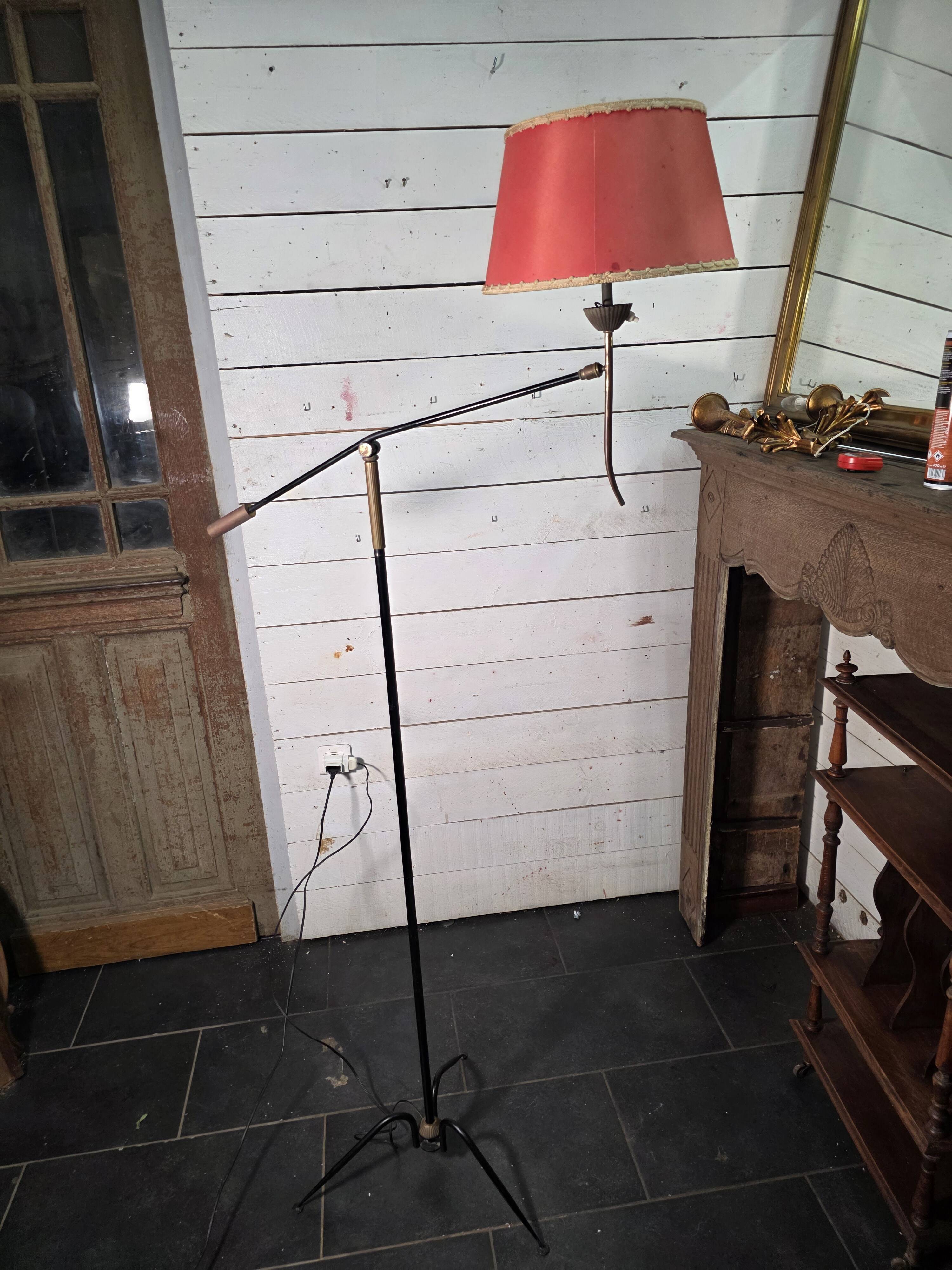 ​Lampadaire tripode à contrepoids Maison Lunel ,Années 50