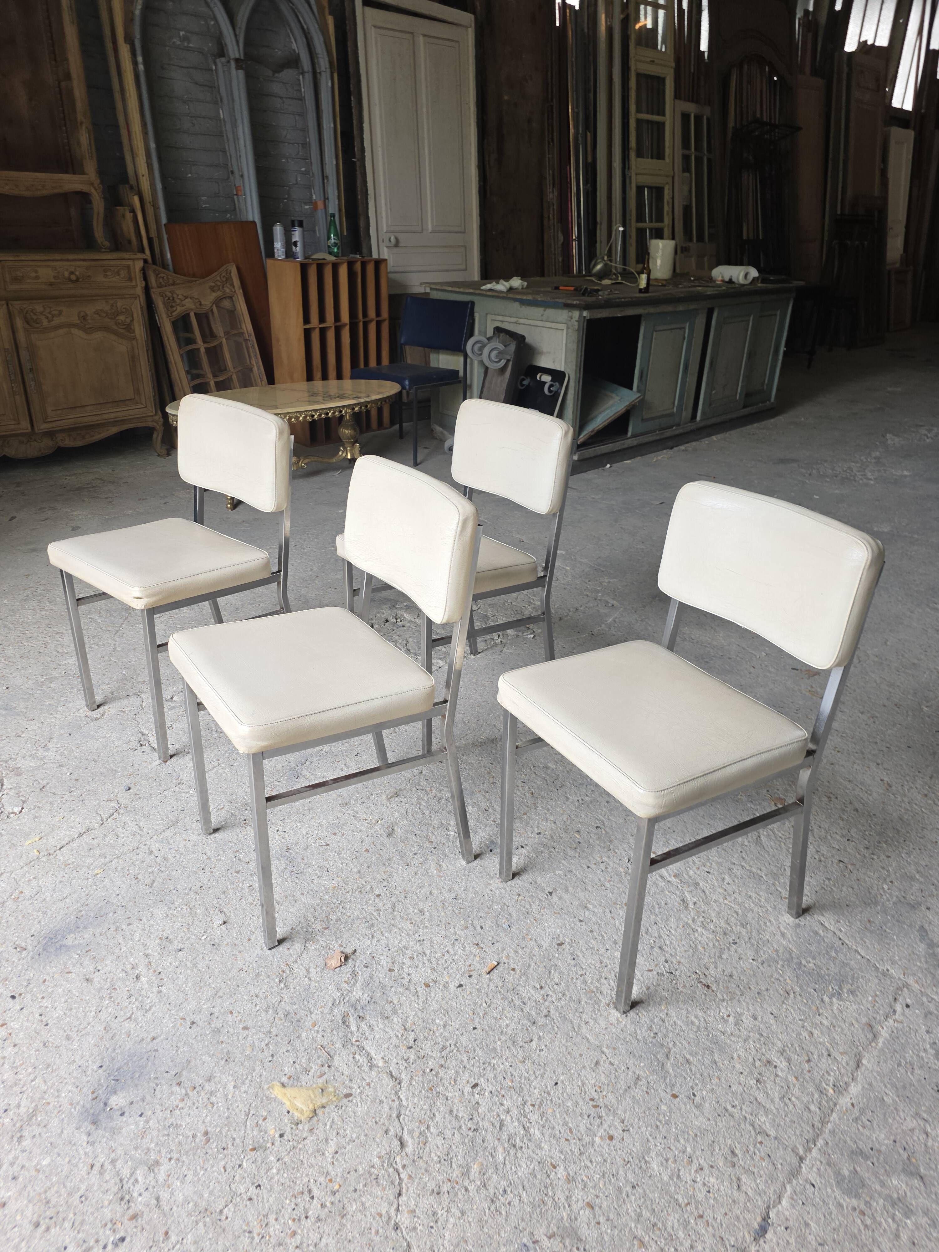 4 chrome metal chairs with faux leather from the 1970s.