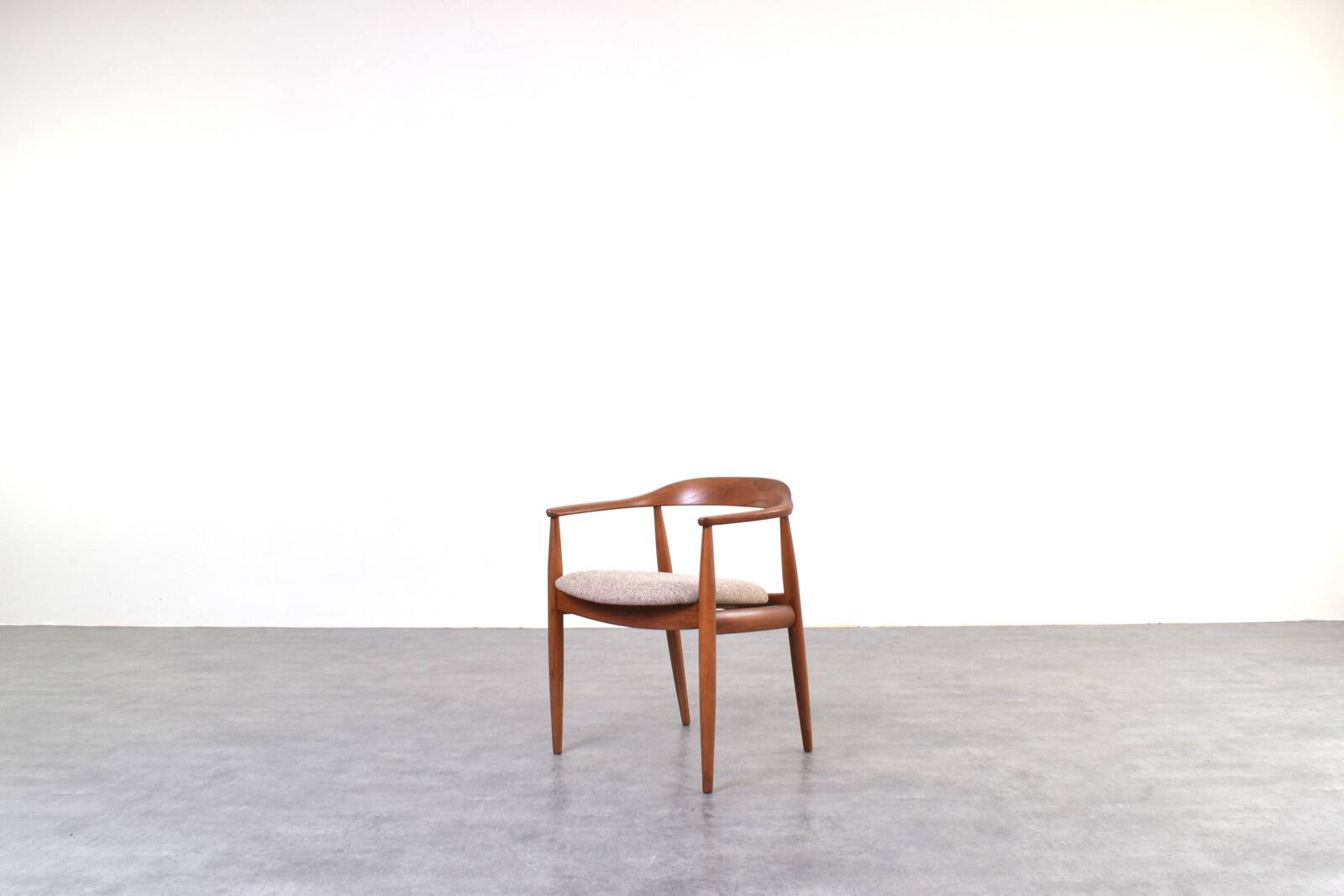 Danish armchair from the mid-century by Illum Wikkelsø for Niels Eilersen, 1960s.