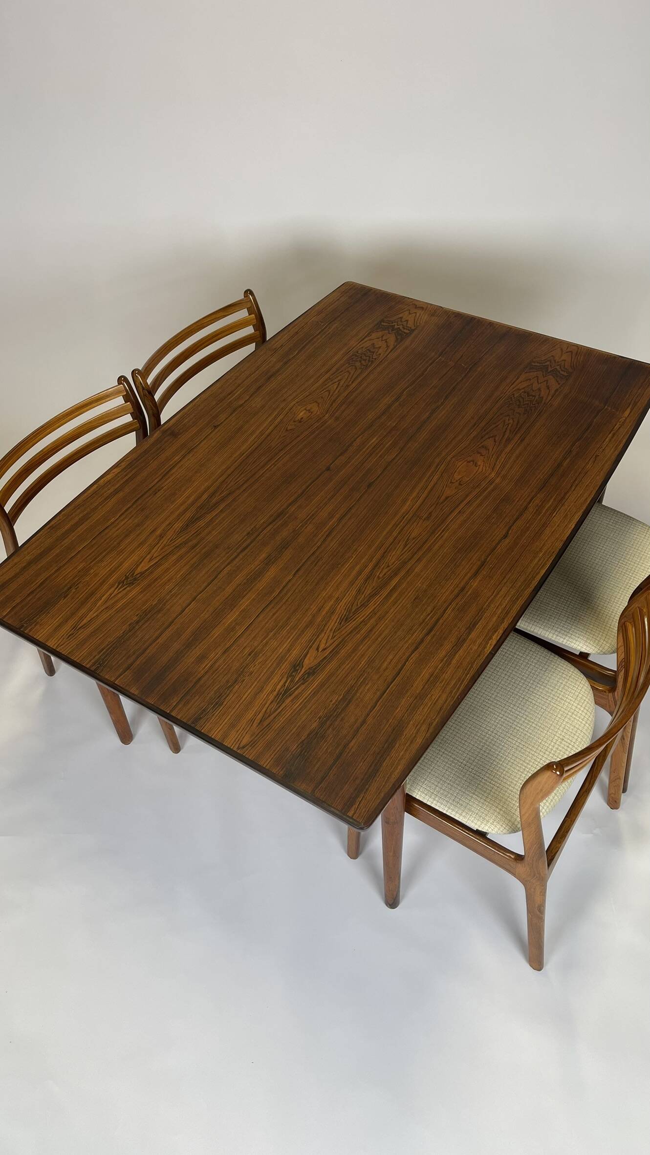 Scandinavian dining table in rosewood by Erik Riis Ager
