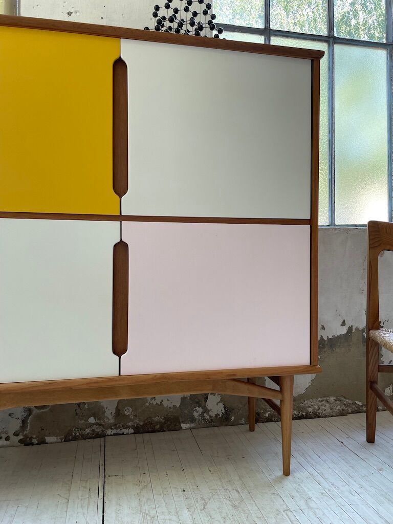 Teak-enfilade storage cabinet