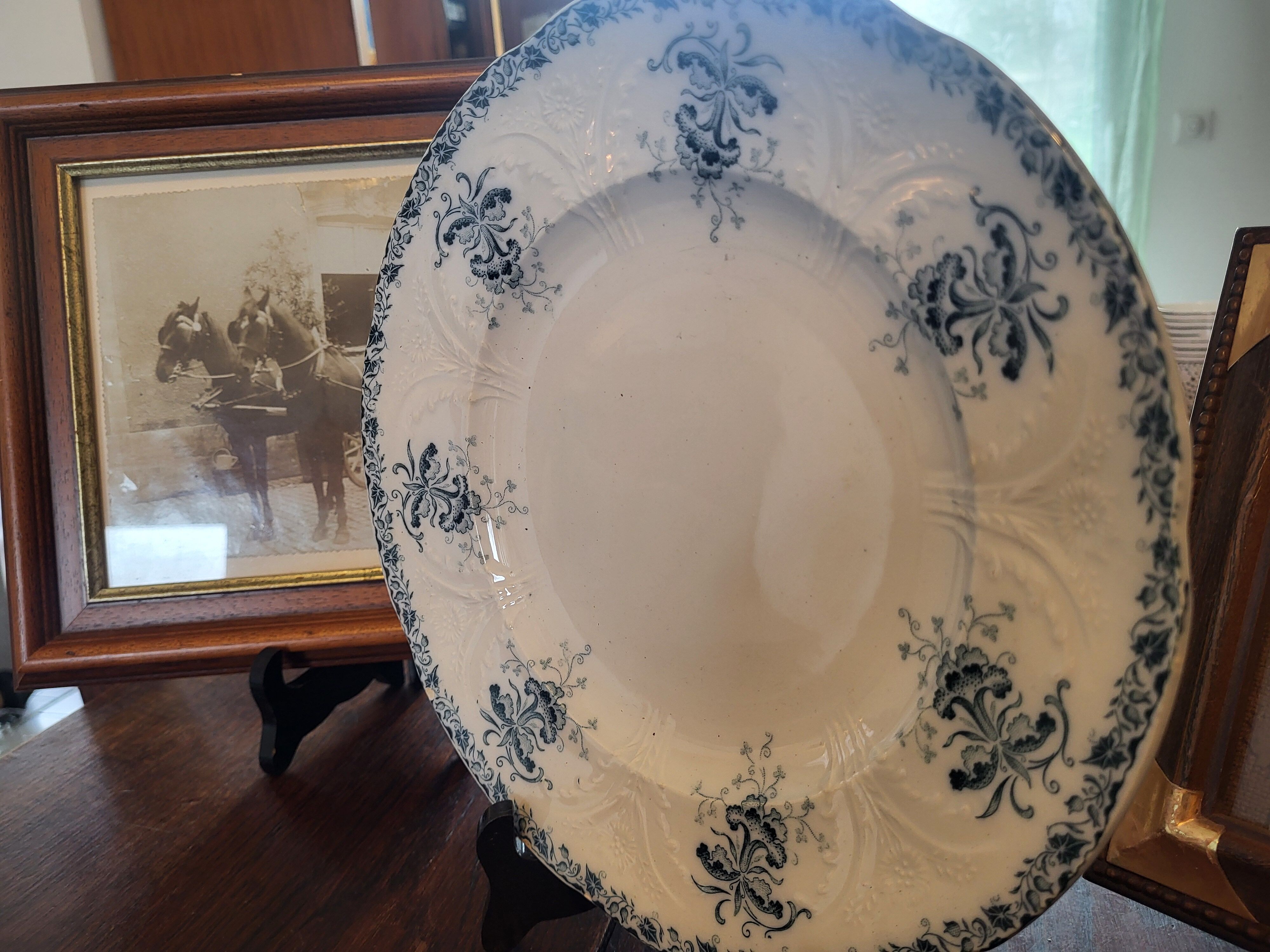 Old earthenware plate – Saint-Amand & Hamage (Nord)