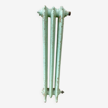 Old radiator on feet with three flowered blades in cast iron 20th century