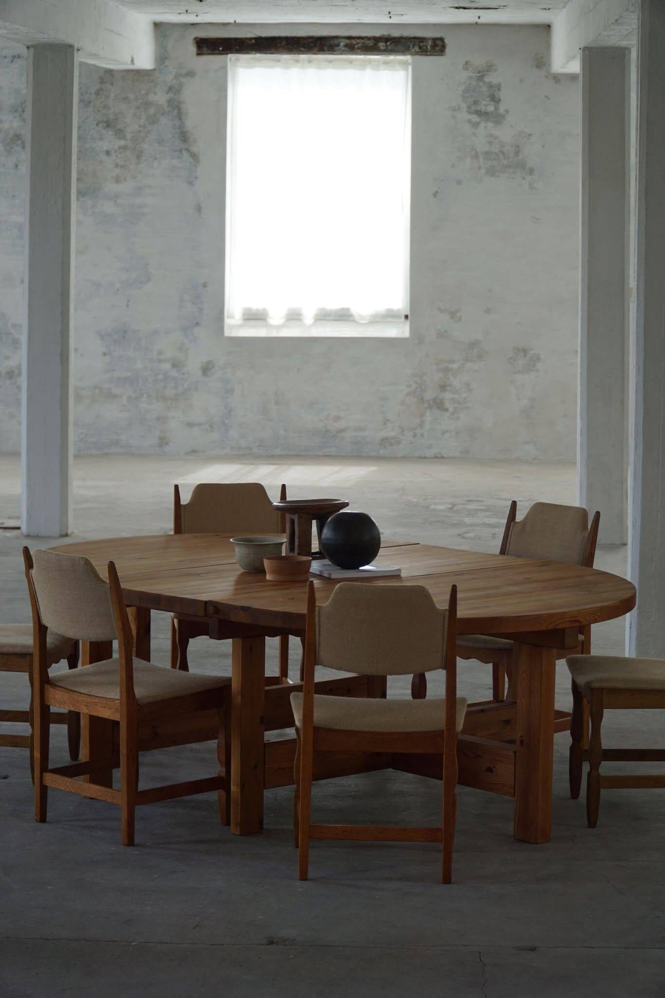 Large Danish mid-century modern dining table in pine, Tage Poulsen, 1970s.