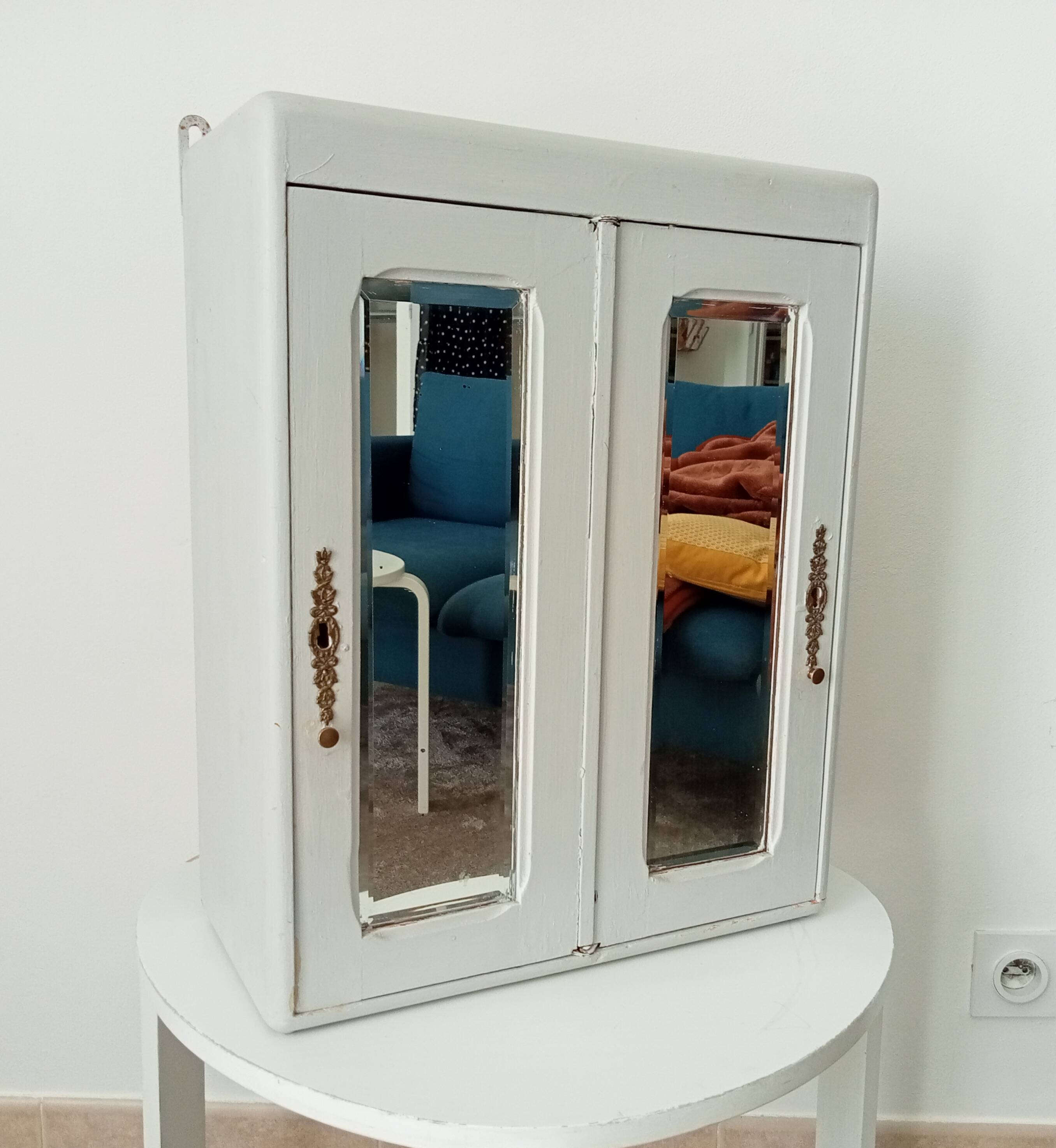 Art deco medicine cabinet from the 40s/50s