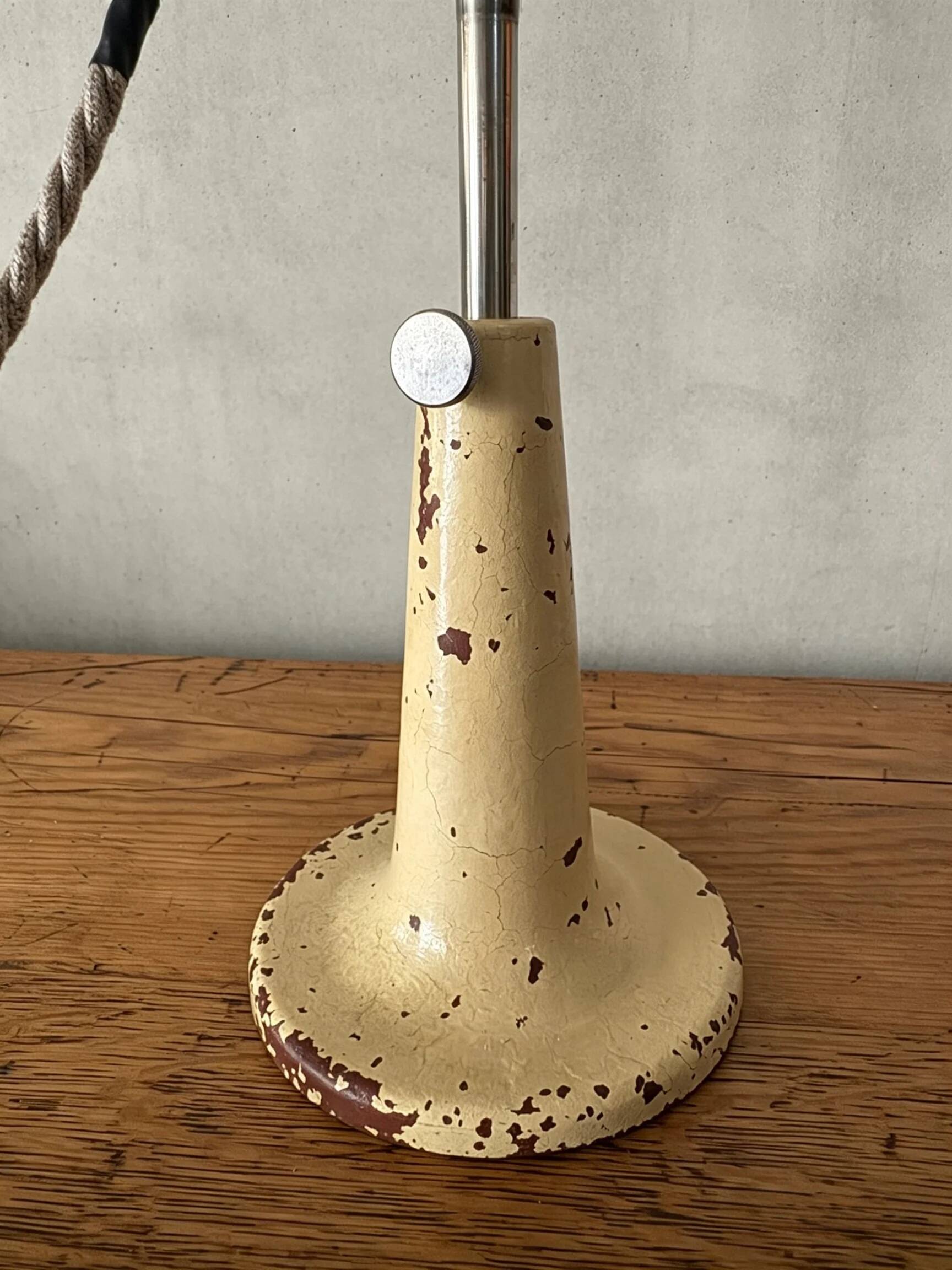 Lampe de table dans le style de Fritz Pendorff (RDA) vers les années 1950.