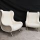 Paire de fauteuils bouclette blancs