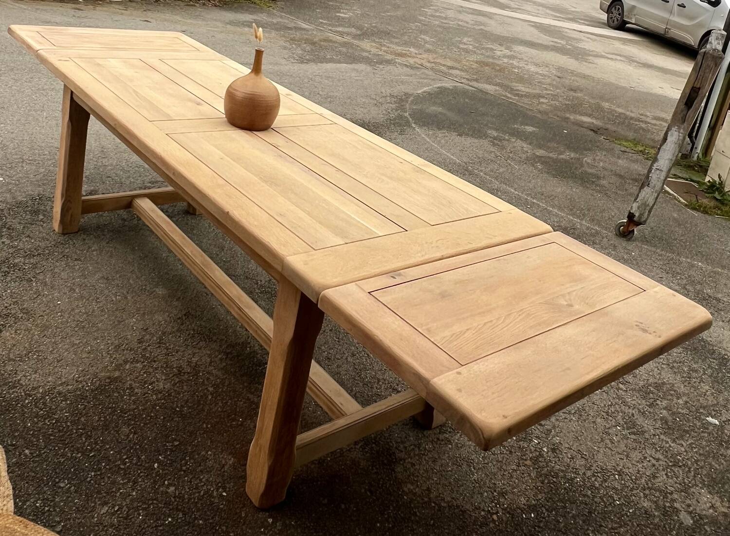 Large renovated antique table made of raw solid oak with 2 extensions, measuring 2.92m.
