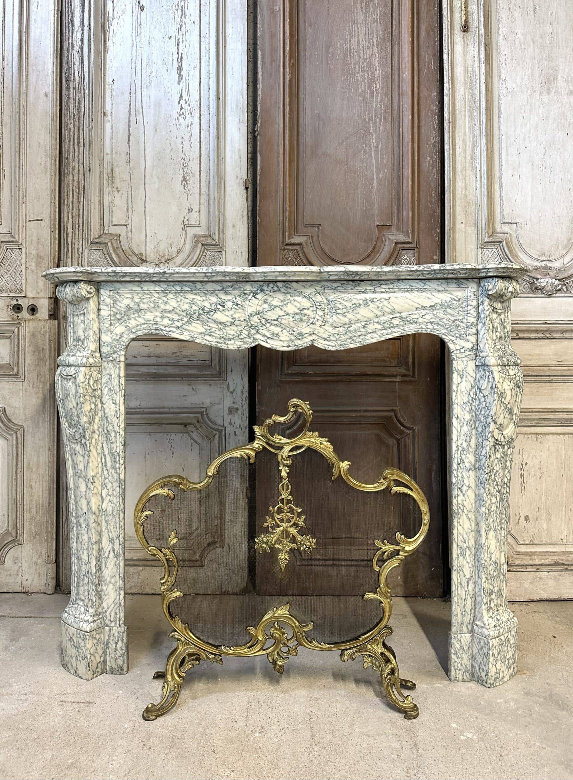 Cheminée en marbre vert style Louis XV