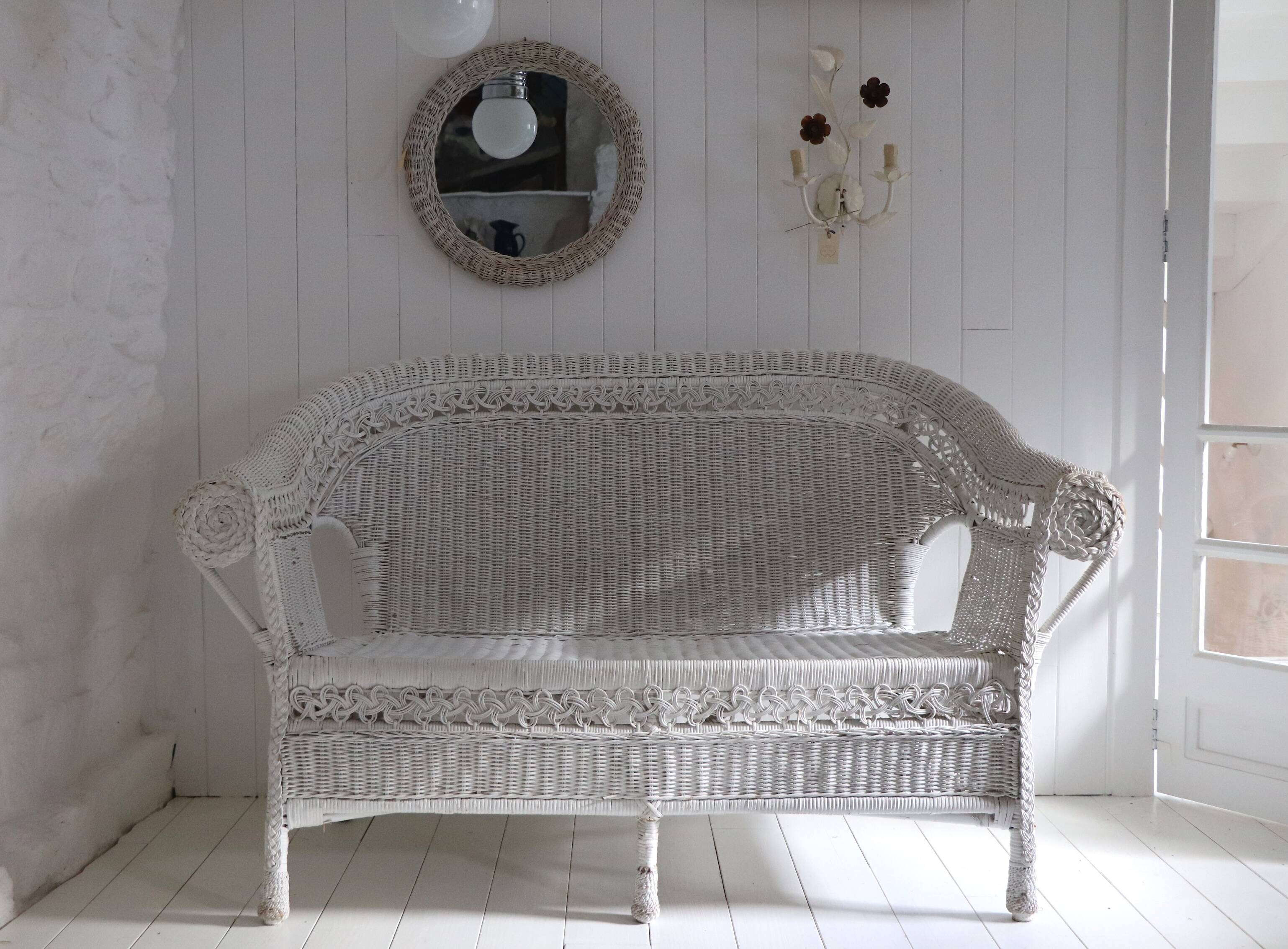 Wicker and woven rattan canapé-bench – Early 20th century