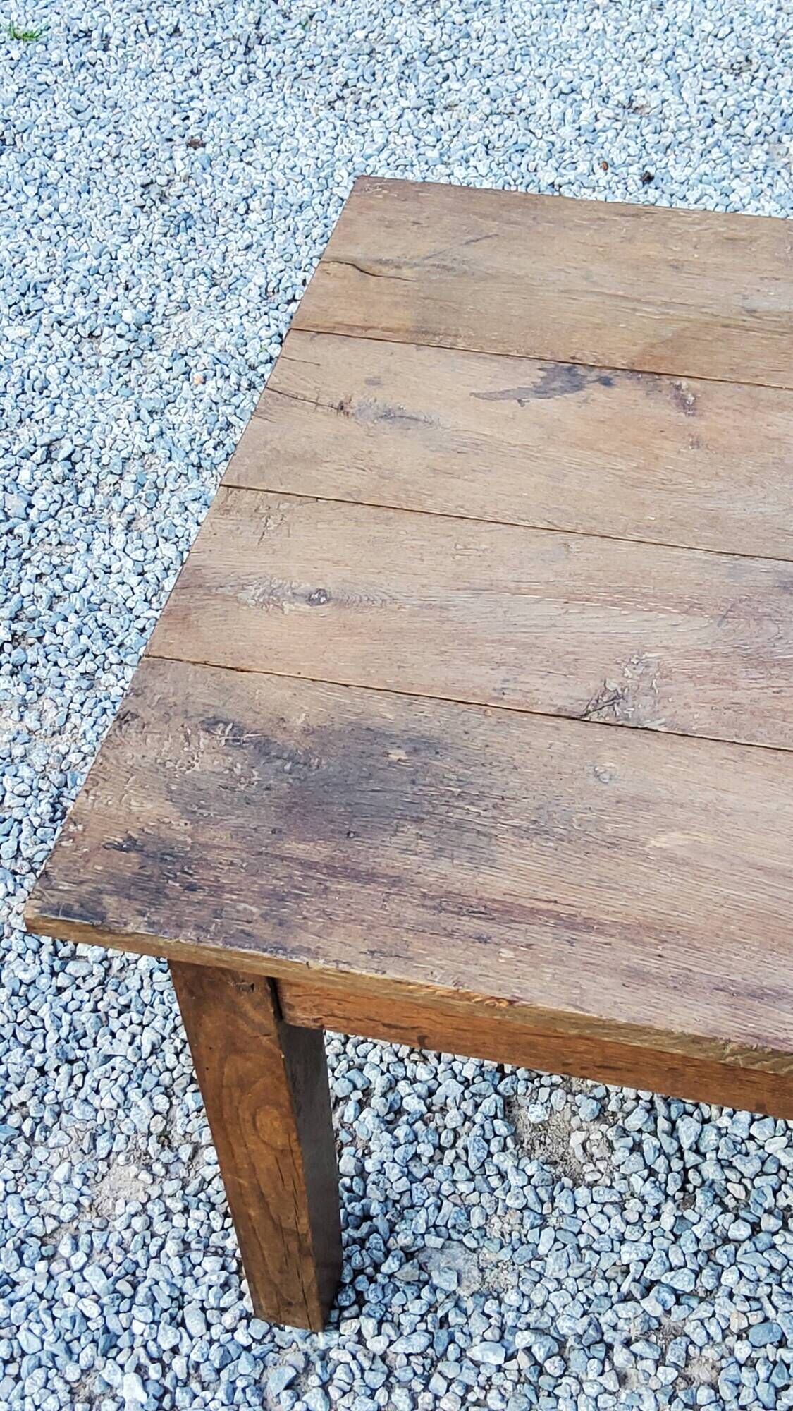 Oak farmhouse coffee table with spindle legs and one drawer, late 19th century