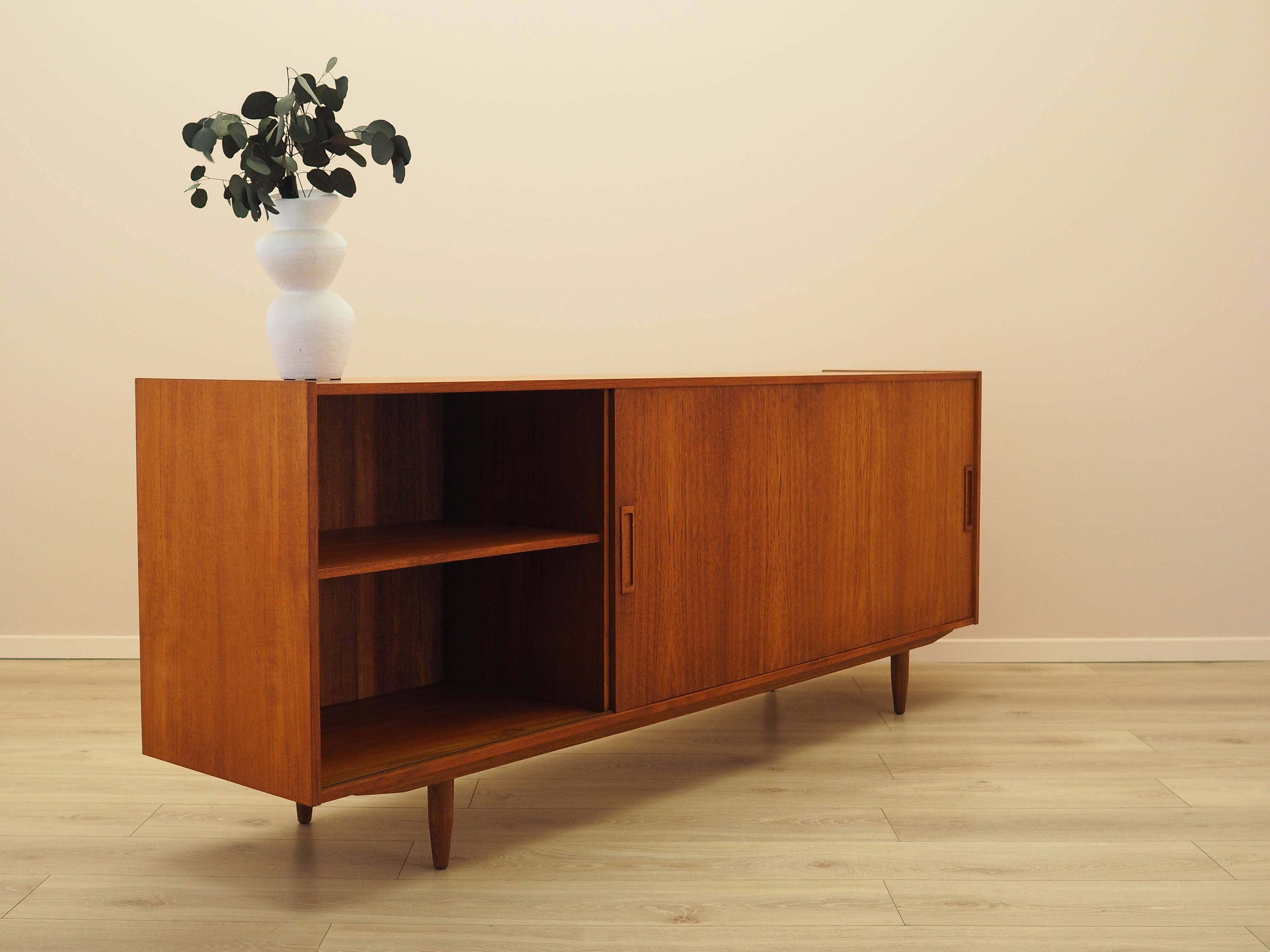 Teak sideboard, Danish design, 1970s, manufacturer: Vemb Møbelfabrik