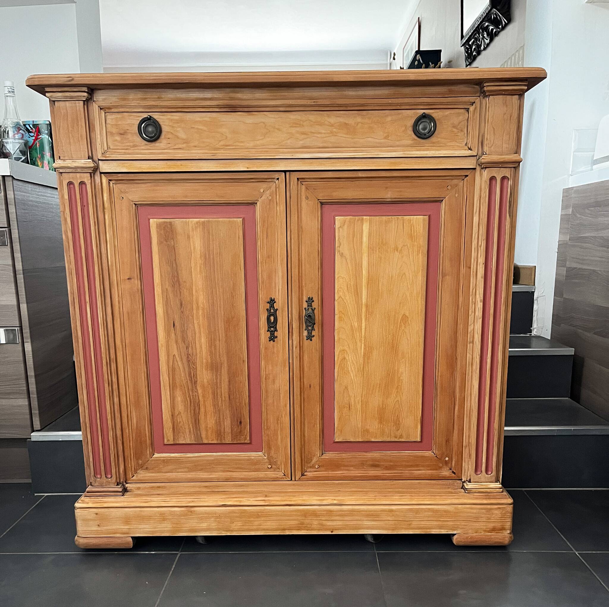 Buffet parisien bois brut et terracotta