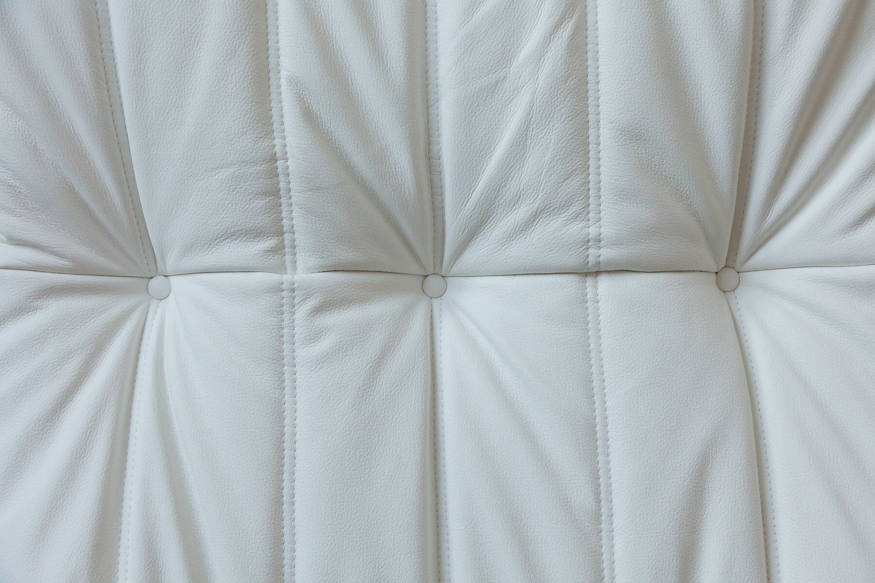 Togo pouf in white leather by Michel Ducaroy for Ligne Roset