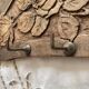Wall-mounted coat rack in carved wood with rose decoration.