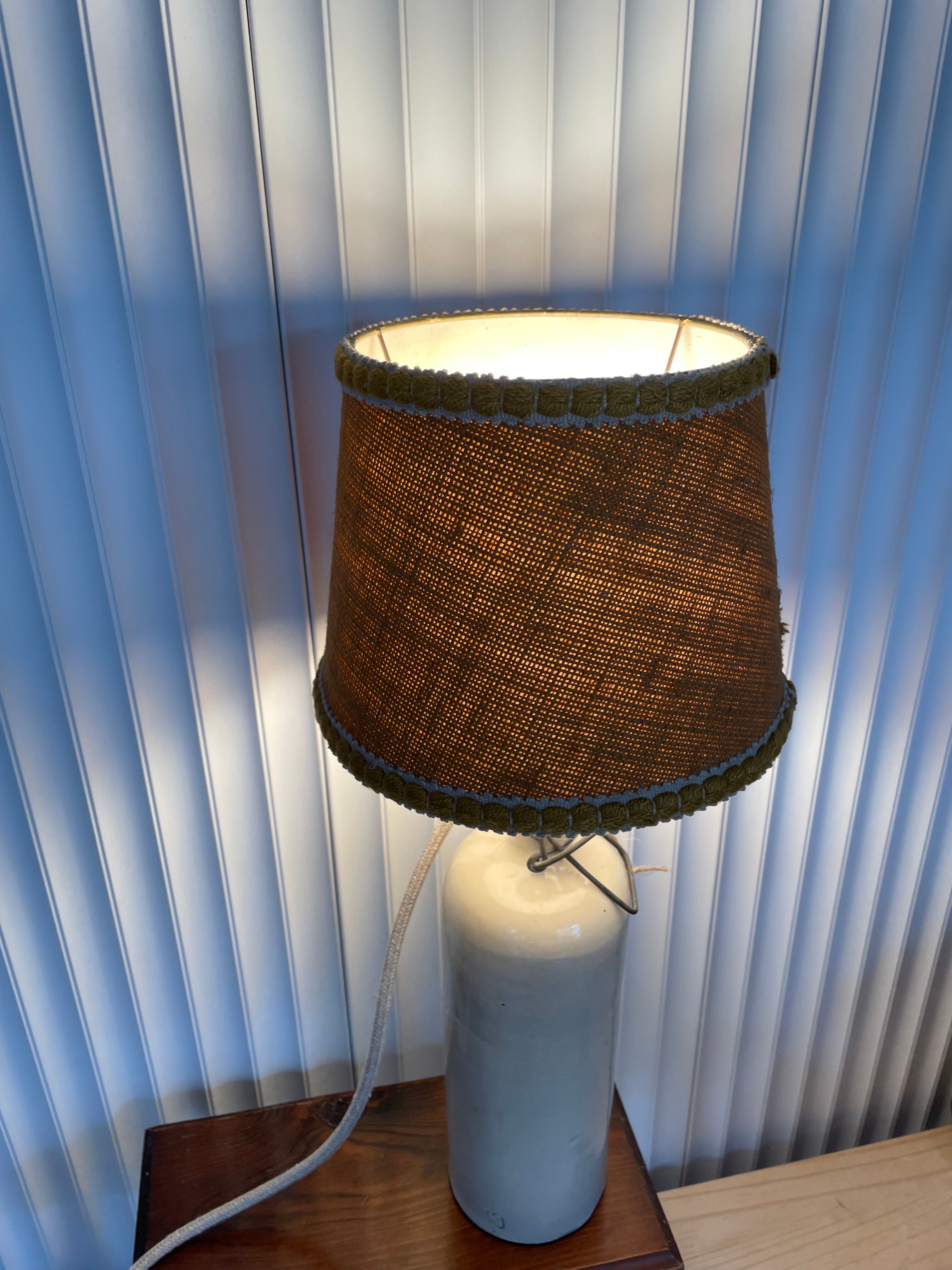 Beige ceramic table lamp