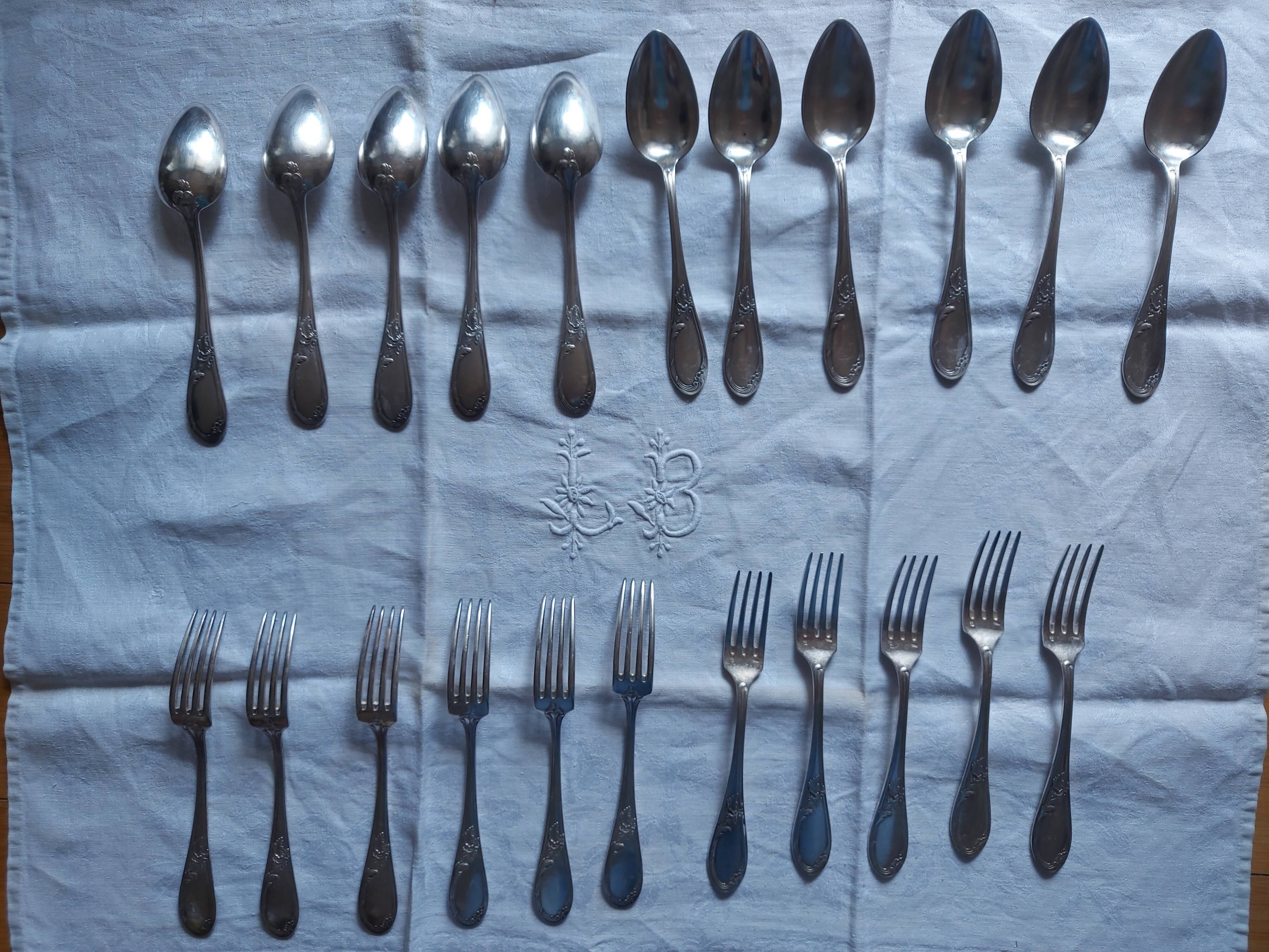 22 seats in silver metal Appolo, model Rocaille