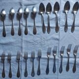 22 couverts en métal argenté Appolo , modèle Rocaille
