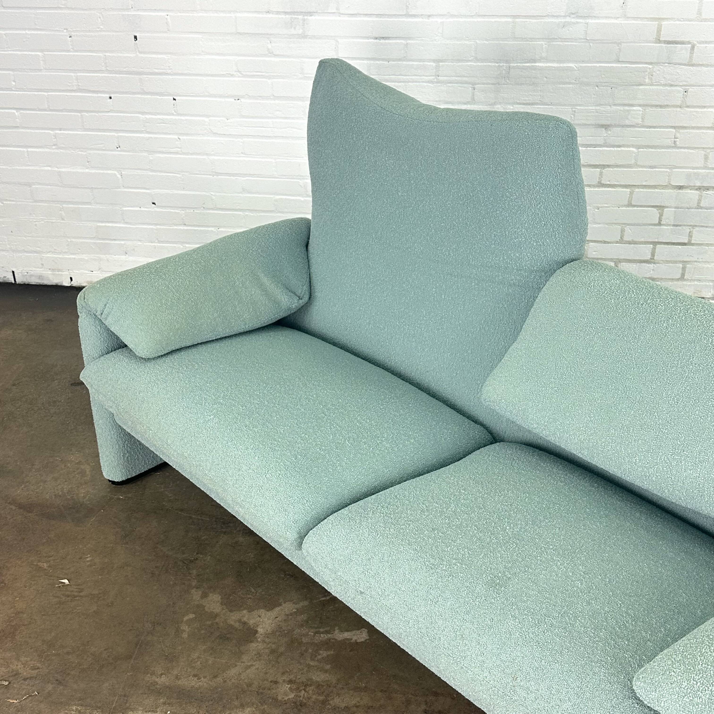 Canapé Cassina Maralunga turquoise / vert conçu par Vico Magistretti