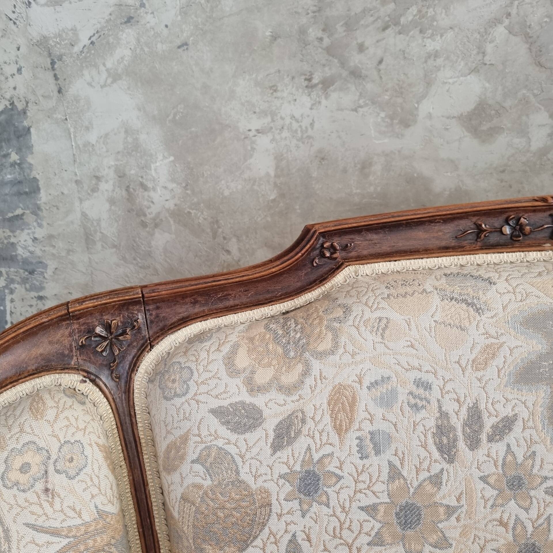 Small sofa or bench in Louis XV style, rococo.