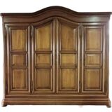 Armoire en bois massif