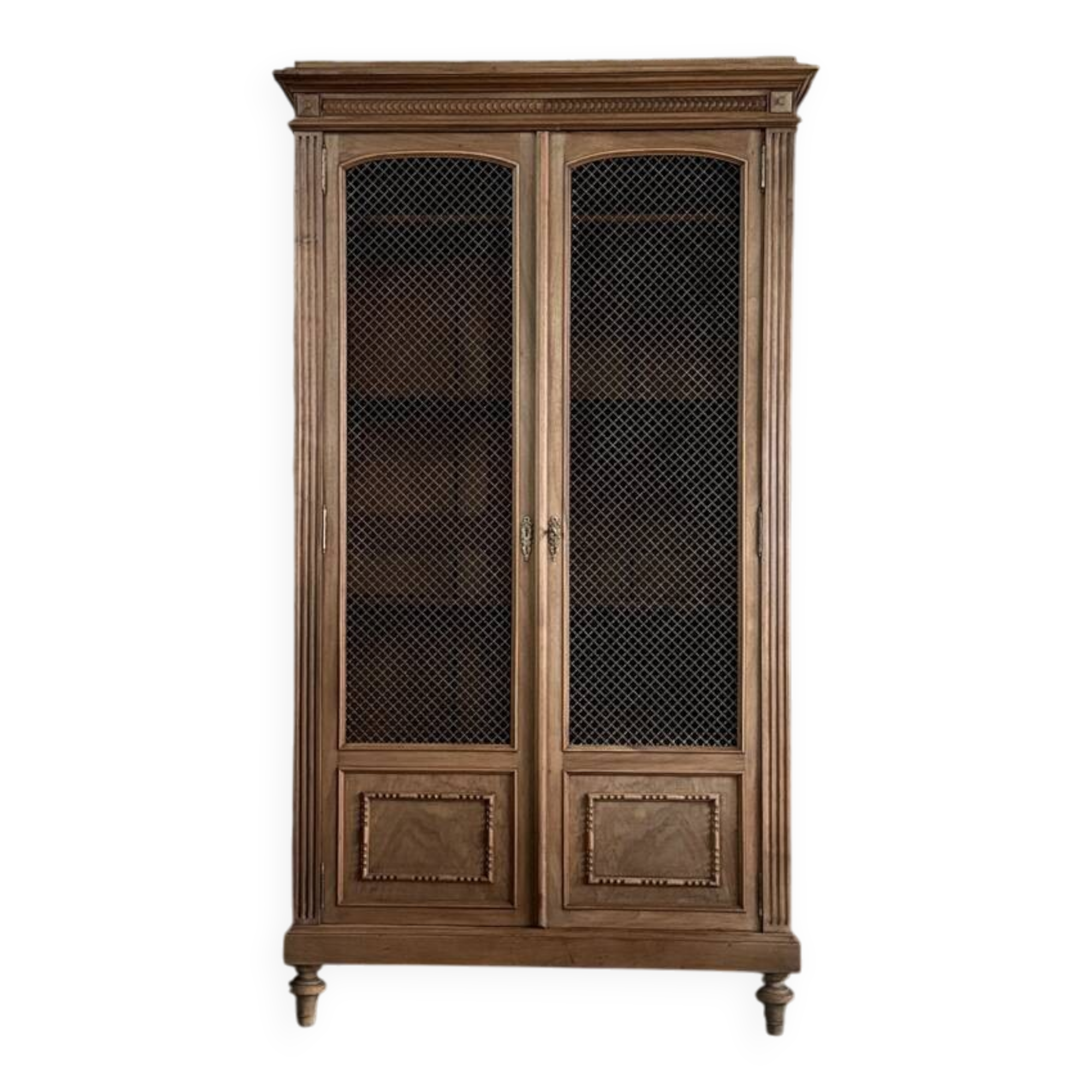 Old library with grilles (renovated)