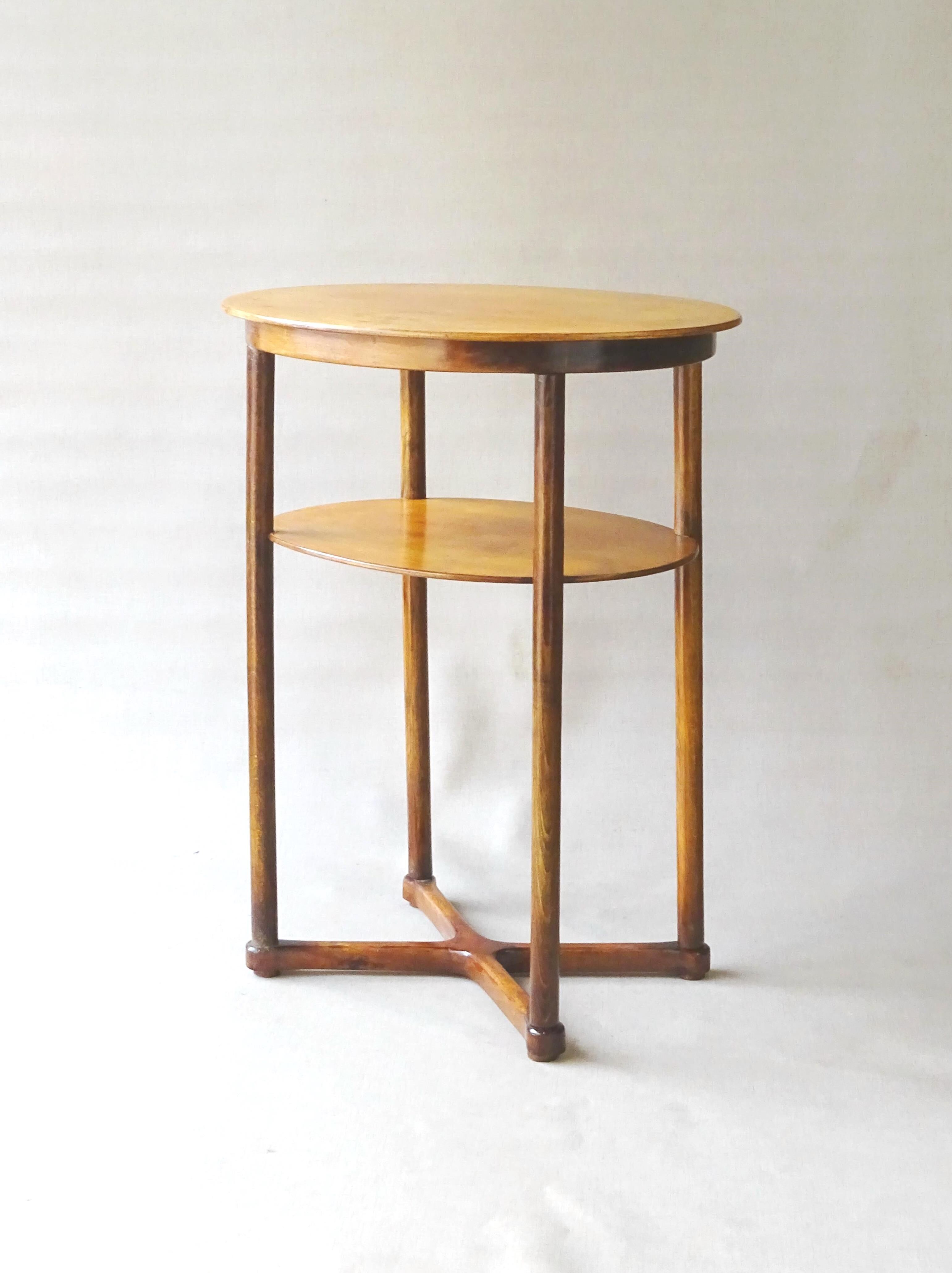 Oval pedestal table circa 1915 Nr.960/2 design Josef Hoffmann for J.J.Kohn