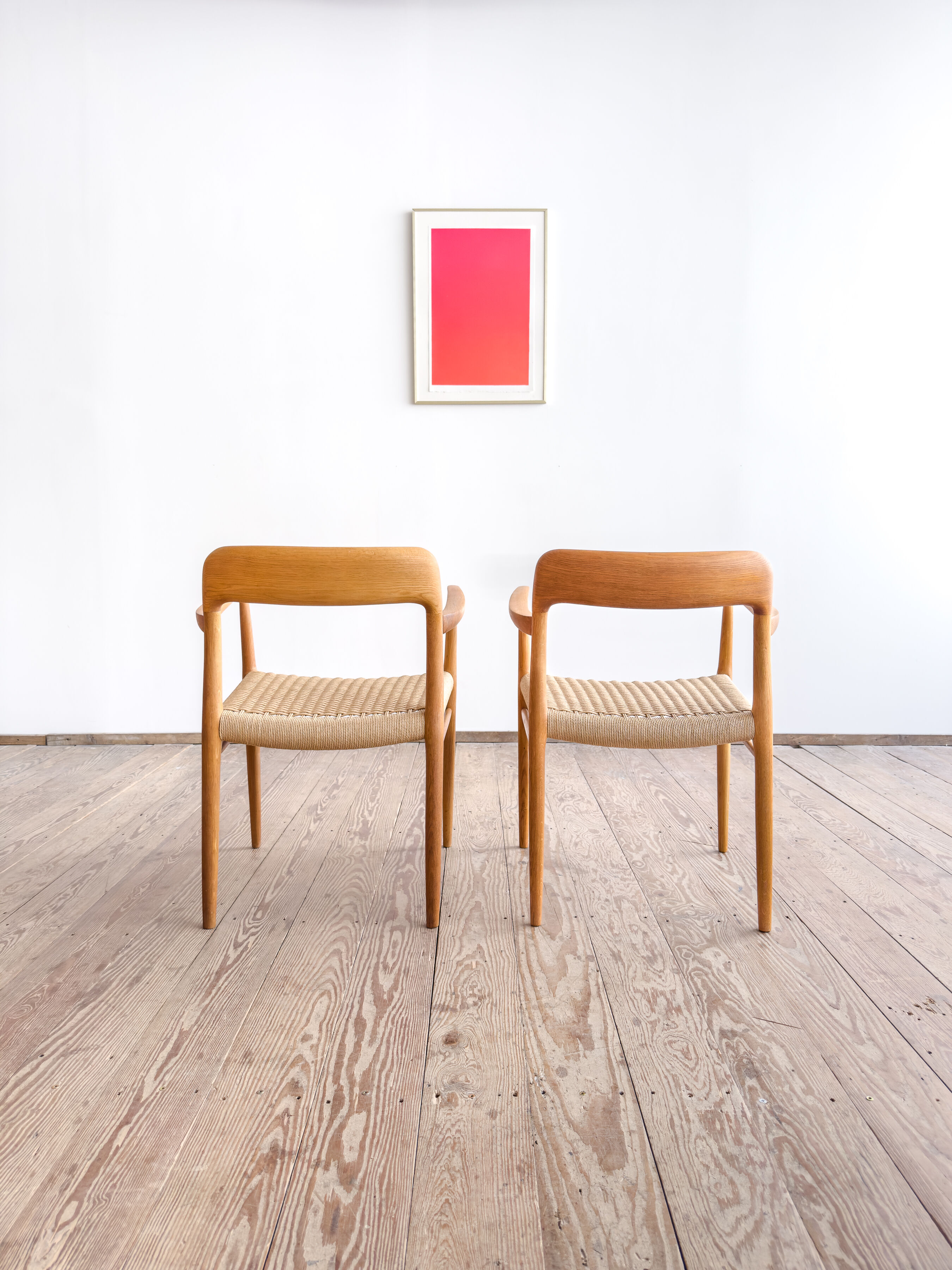 Paire de chaises de salle à manger modèle 56 par Niels O. Møller en chêne