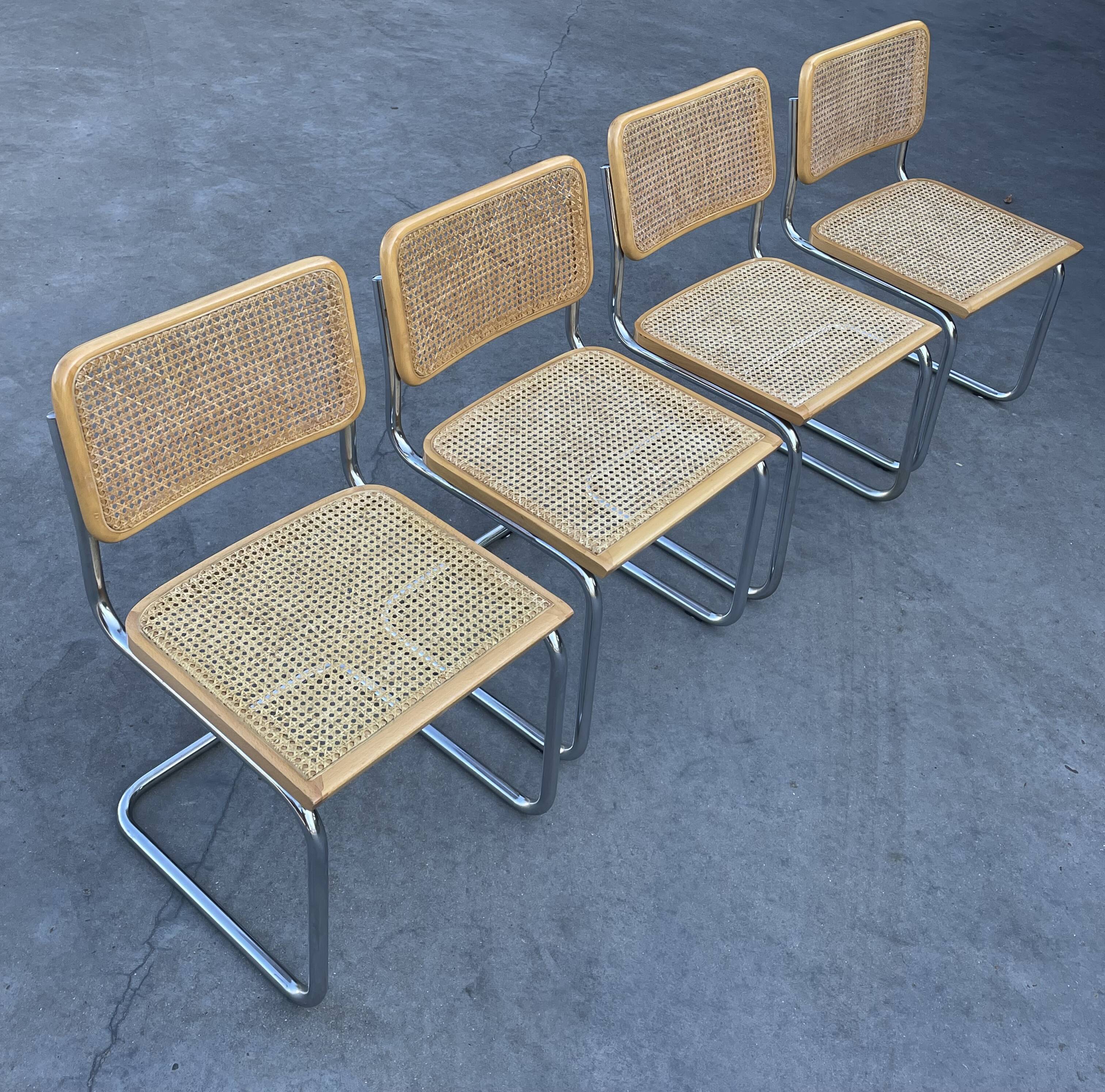 Lot de  4 chaises modèle Cesca B32