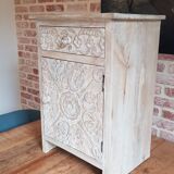 Chiseled mango tree bedside