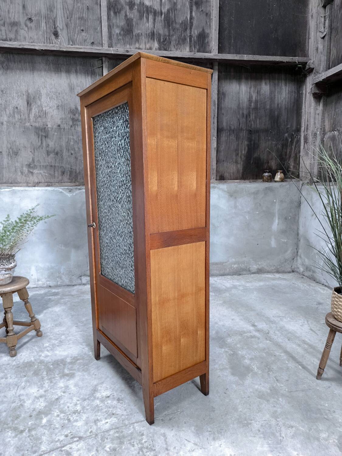 Armoire parisienne vitrée