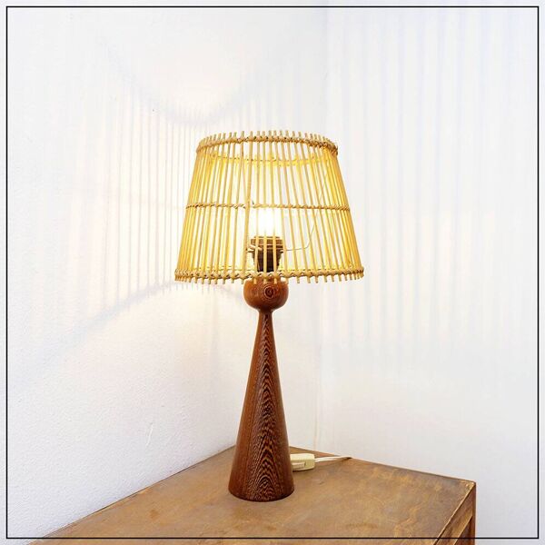 Lampe de table en bois en forme de quille avec abat-jour en bambou années 1960