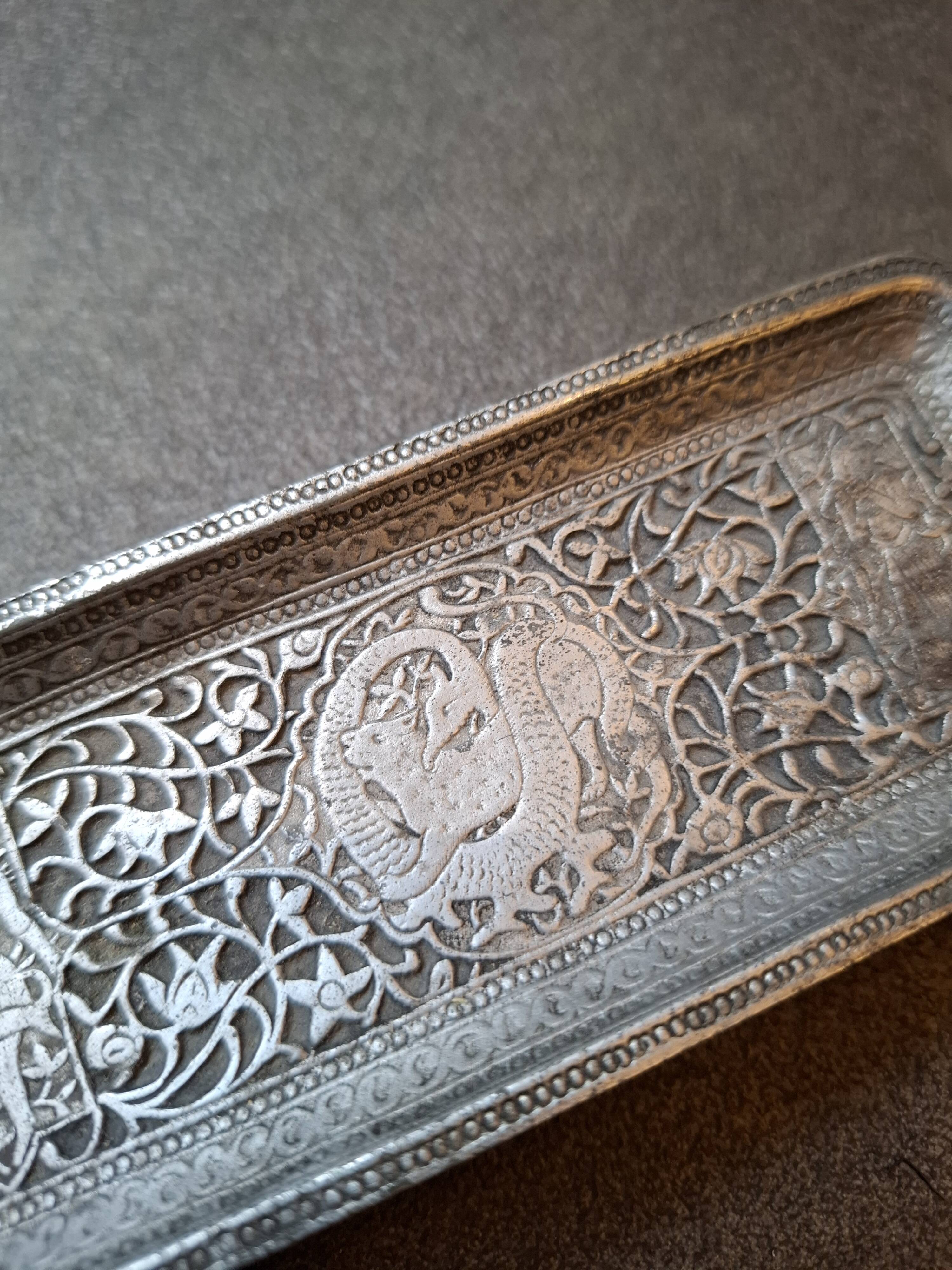 Vide poche ou repose stylo en argent Qadjar