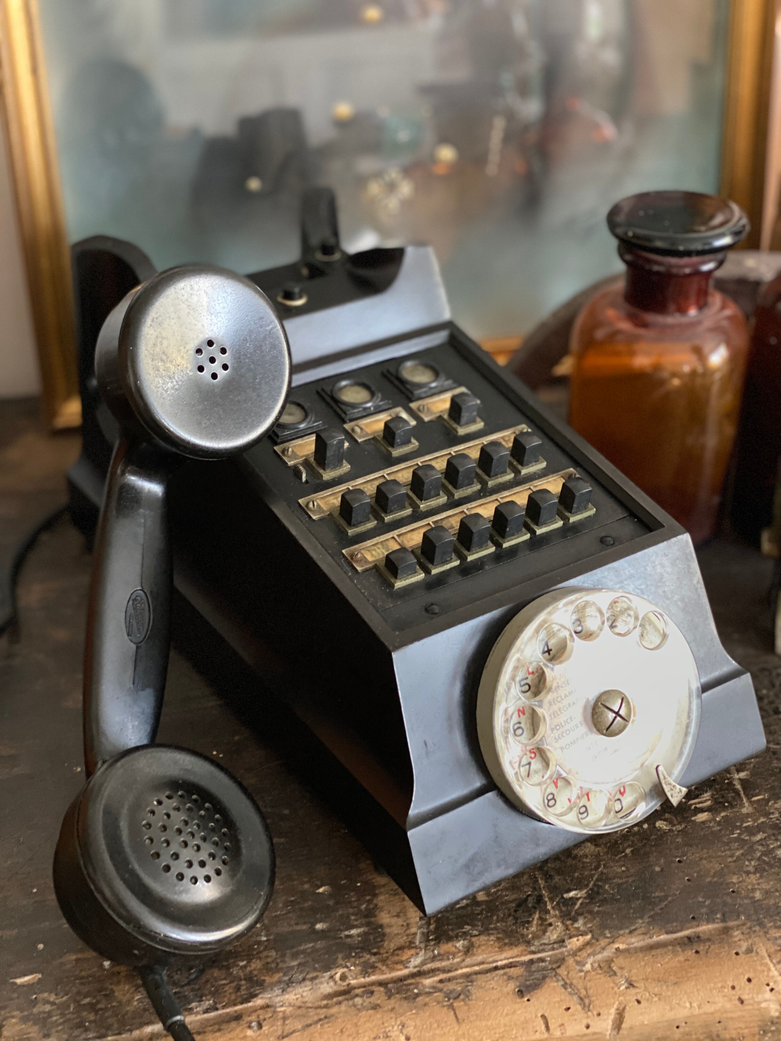 Téléphone bakélite vintage