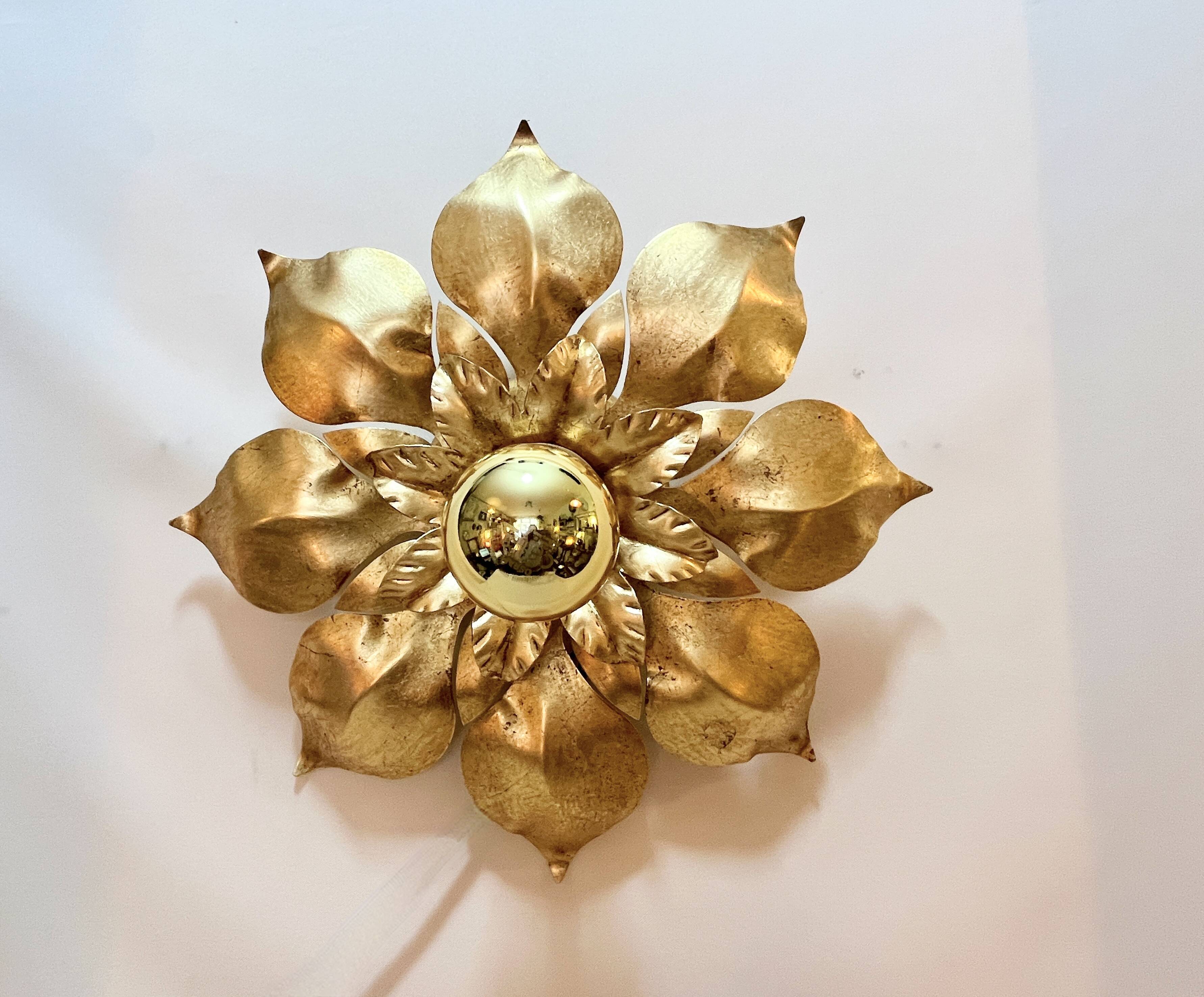 1970s 1980s Hollywood Regency Masca Gold Leaf Metal Flower Wall Sconce