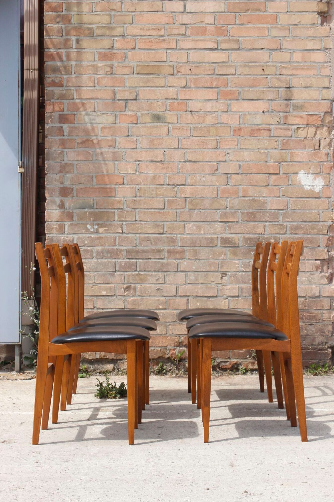 Set of 6 Scandinavian chairs in beech and black skaï, 1960s