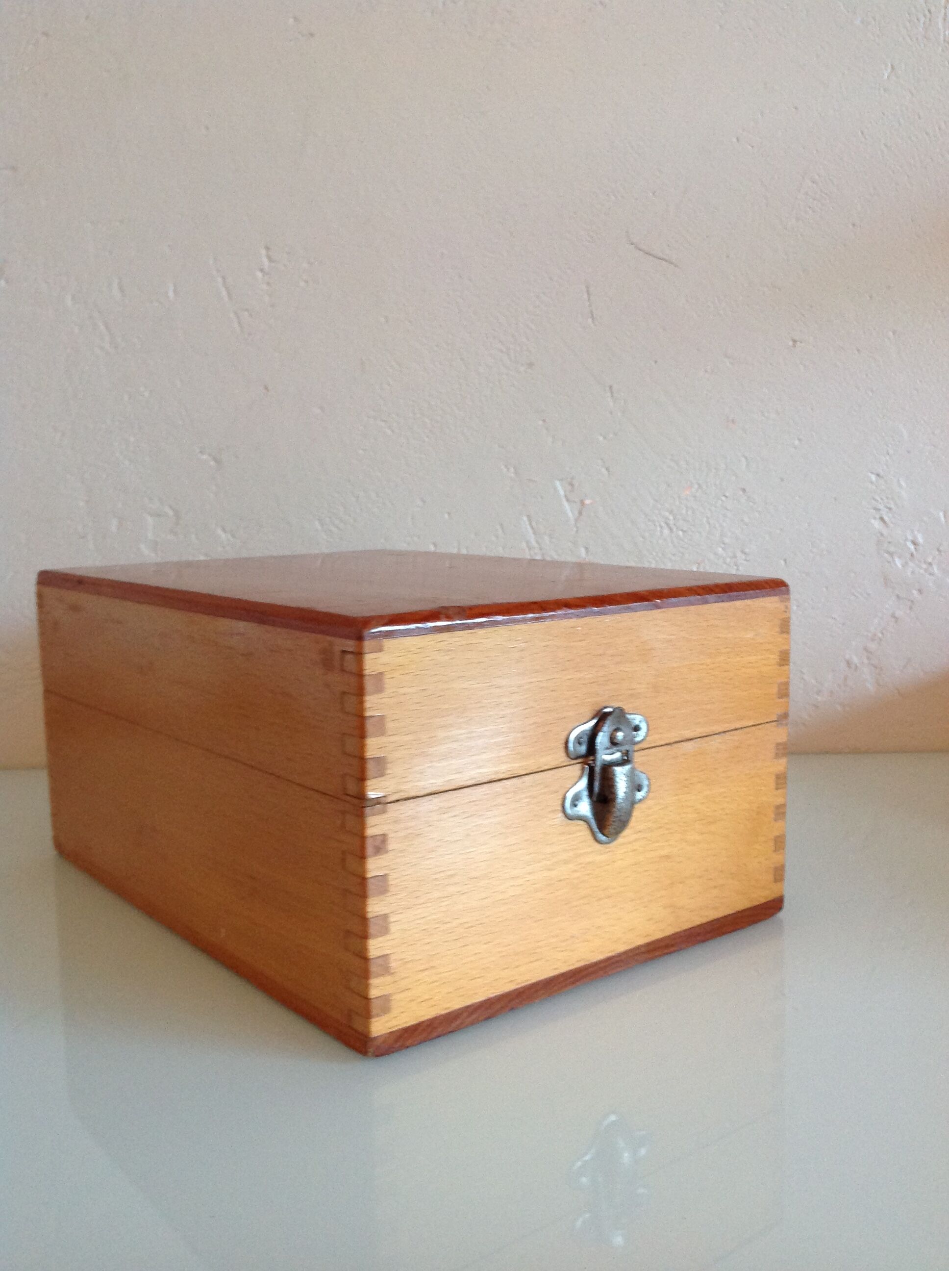 Varnished/vintage wood plug box 60s-70s