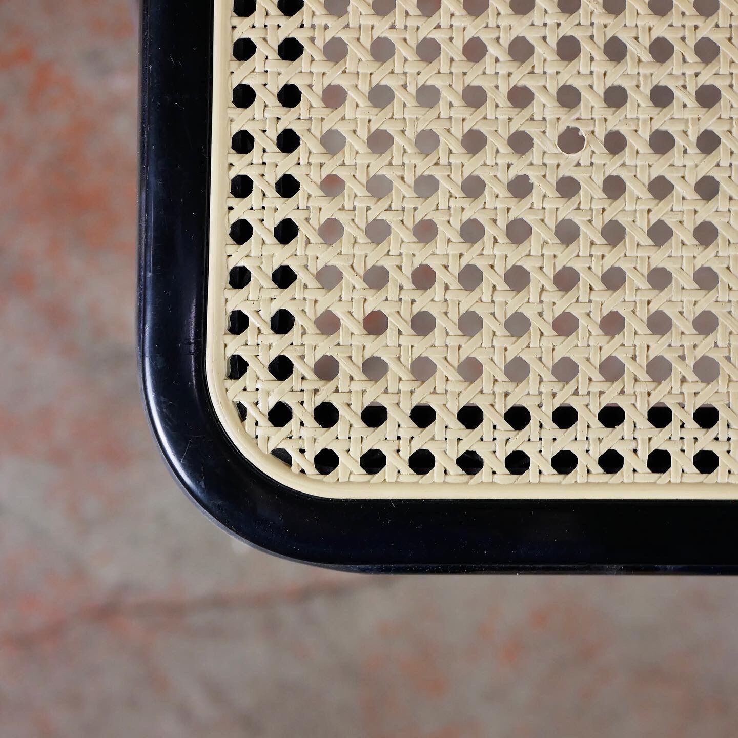 Series of 4 folding chairs in canning