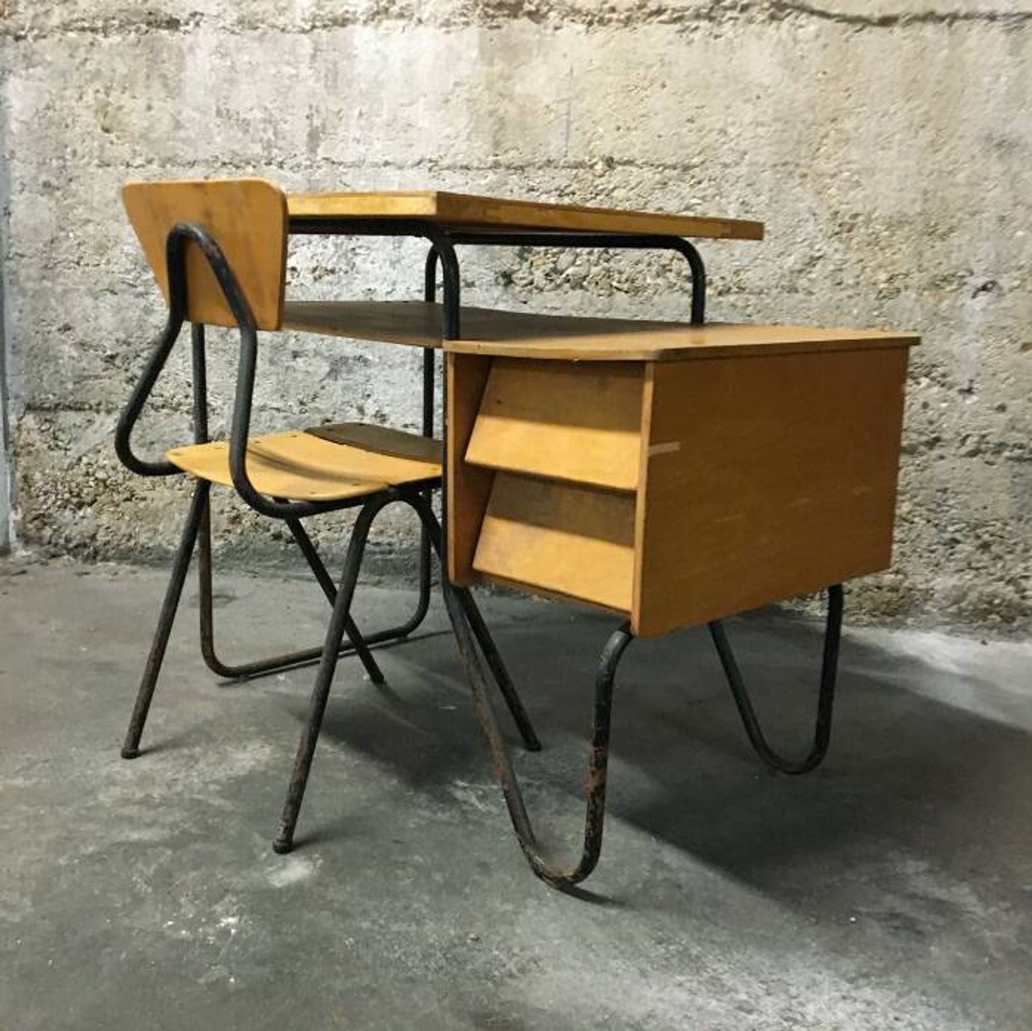 Bureau enfant vintage et sa chaise
