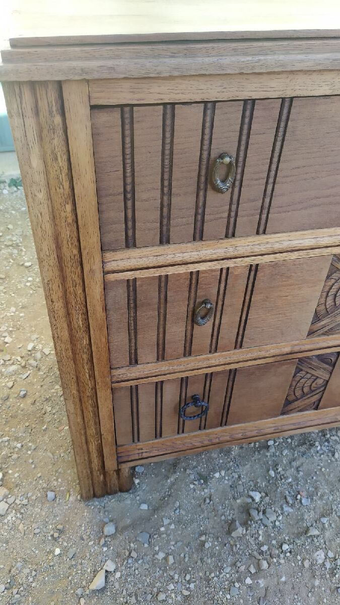 Antique chest of drawers