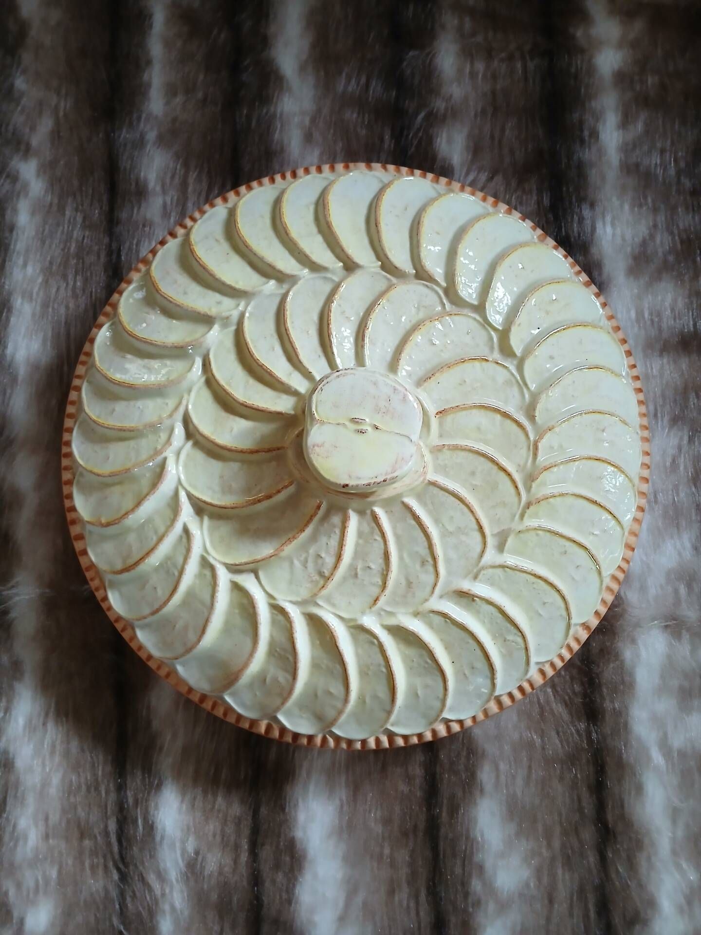 Vintage pie dish in majolica