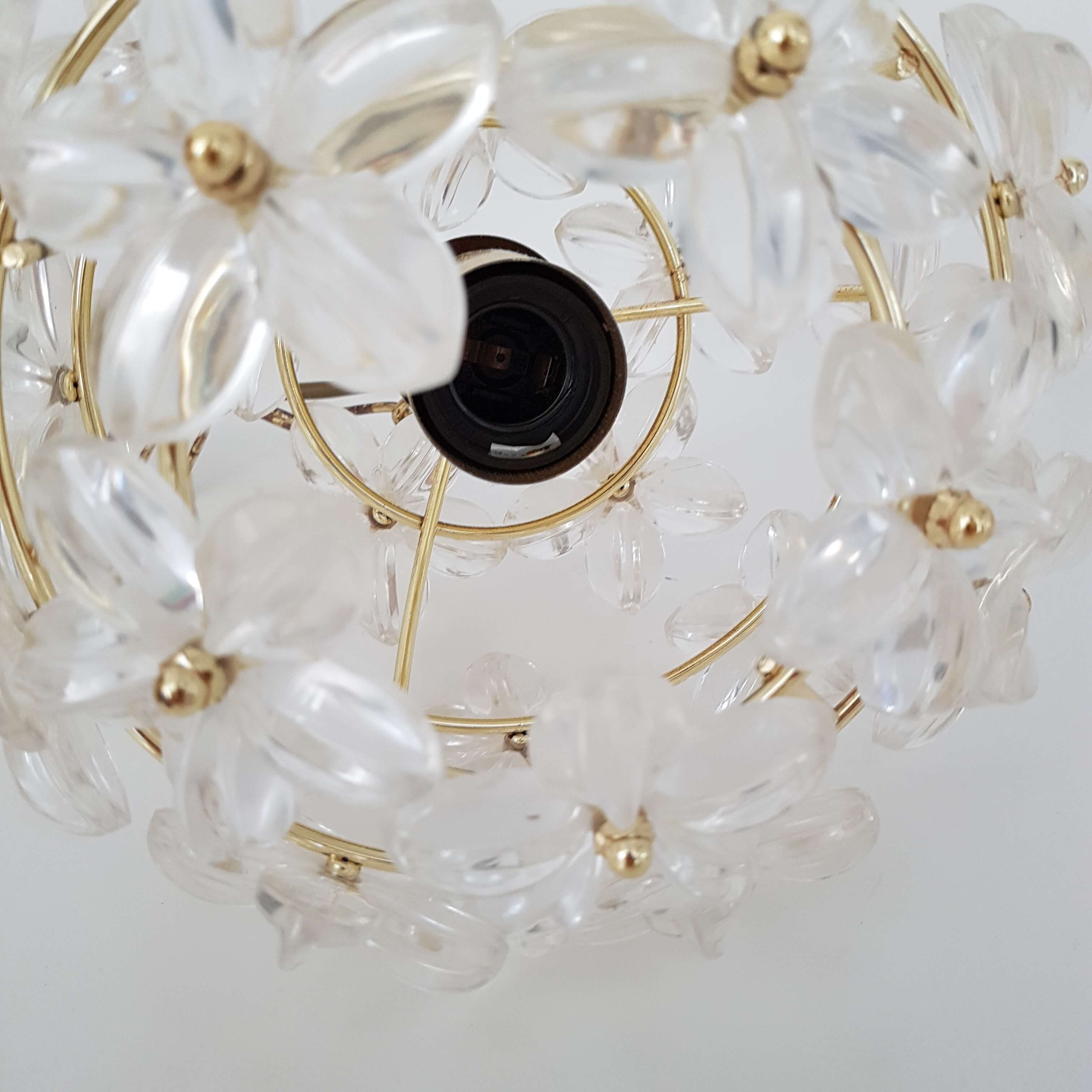 Hanging ball flowers style seventies