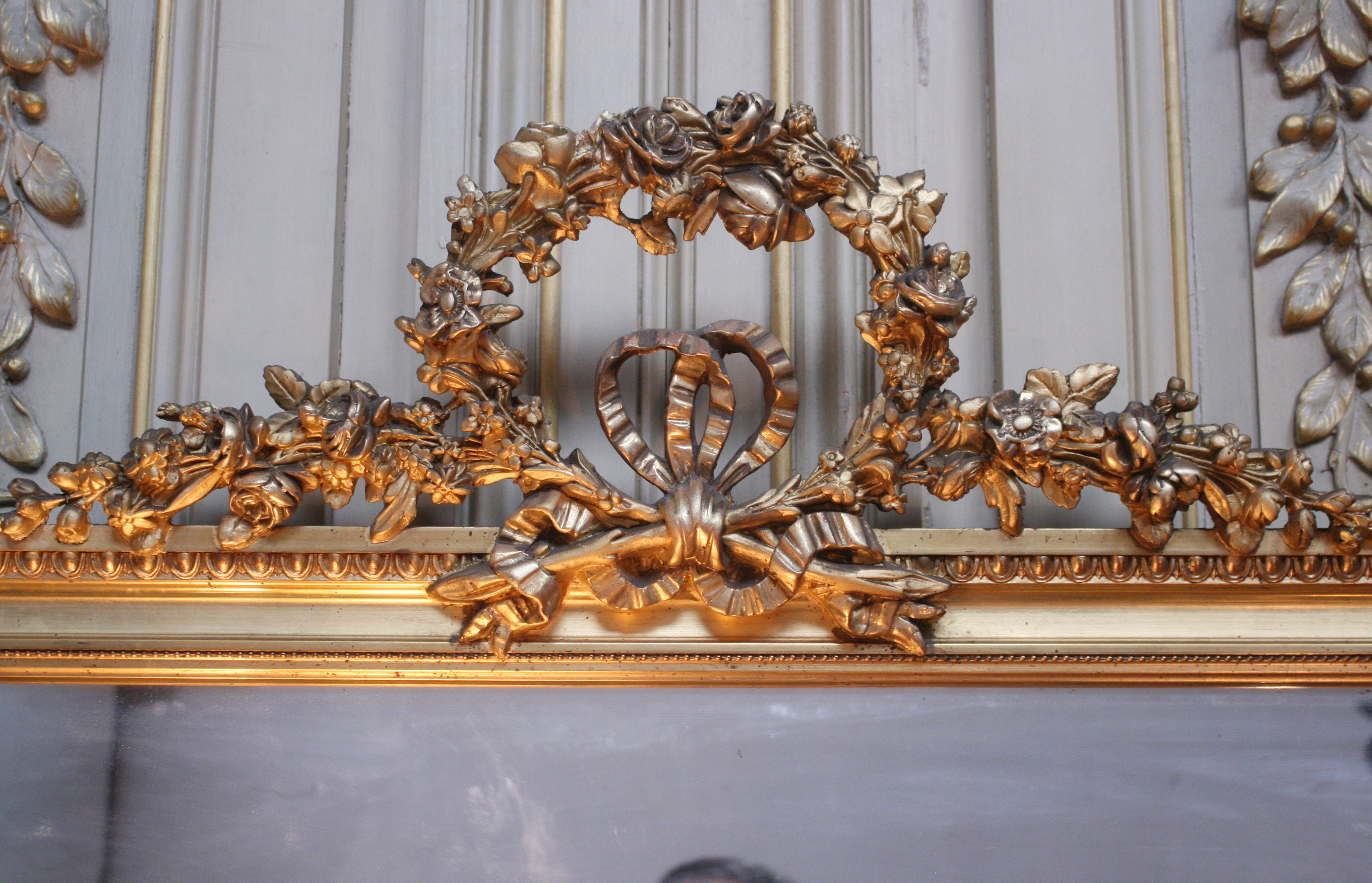 Miroir doré style Louis XVI