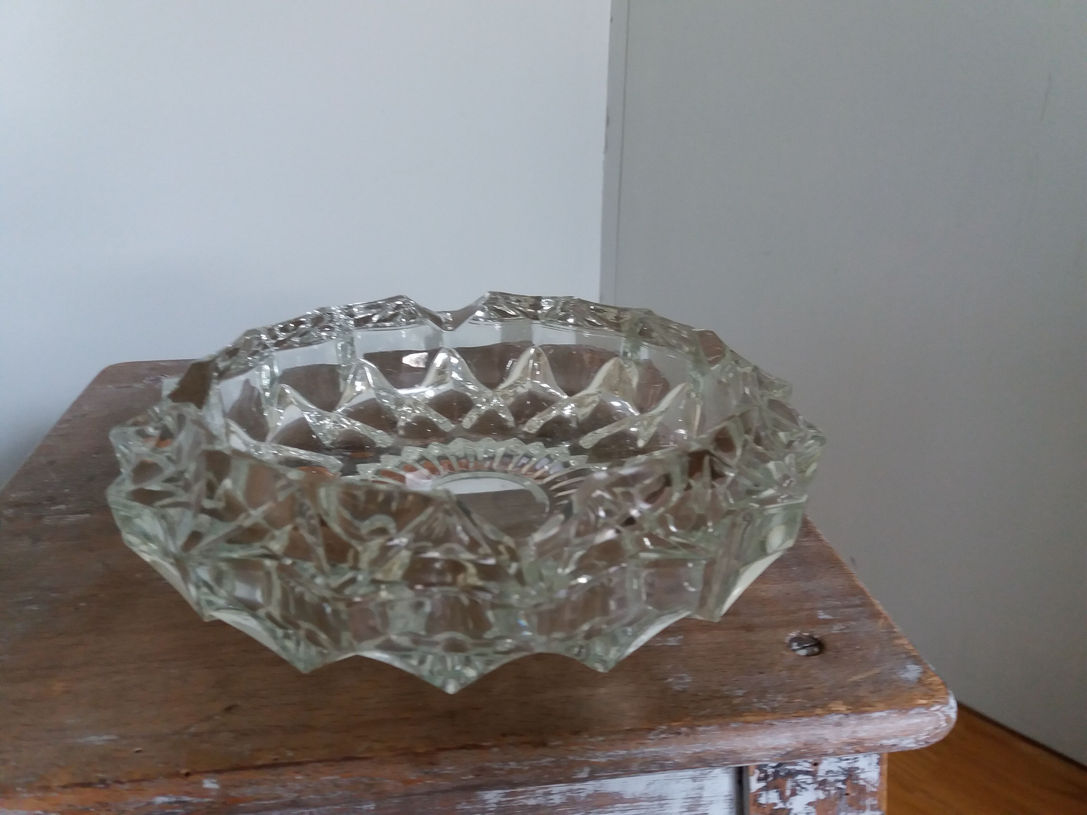 Empty glass ashtray large format pocket