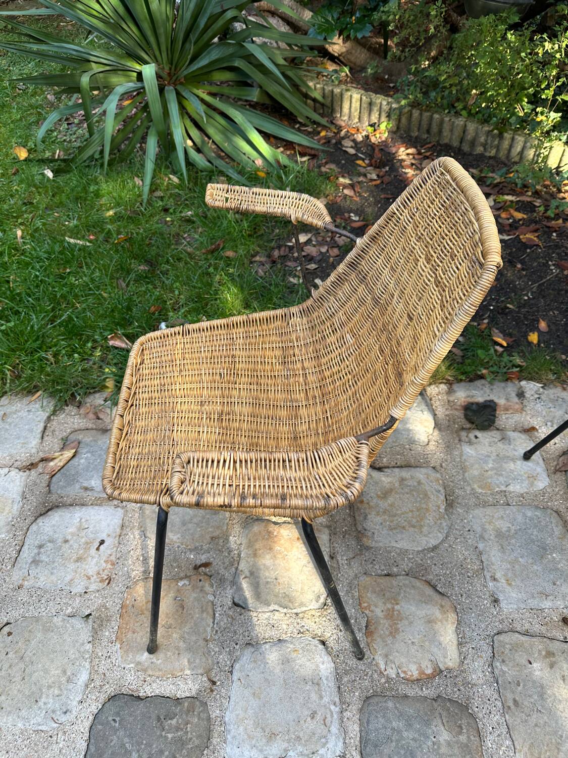 Paire de fauteuils en rotin et métal -1950/1960
